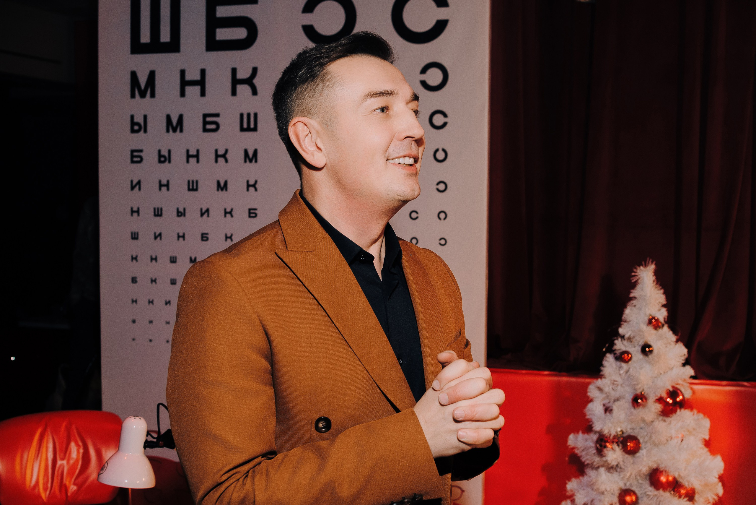 СПЕКТАКЛЬ «ВОЛШЕБНЫЕ ОЧКИ» ОПТИК-ЦЕНТР. Репортажный фотограф Зуев Роман г. Челябинск