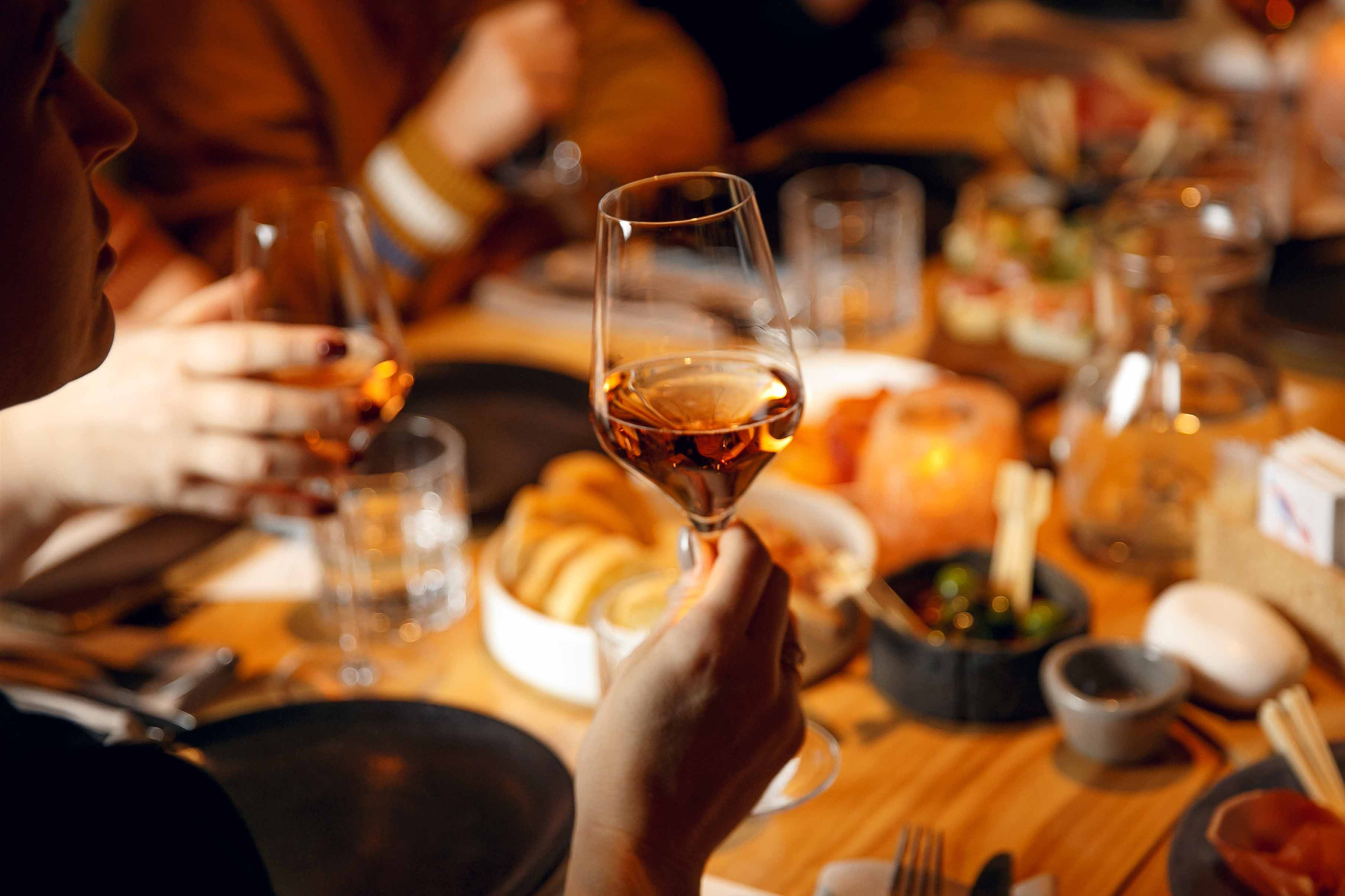 Винный вечер в «Сказке». Ваш репортажный фотограф Артемий Антонов