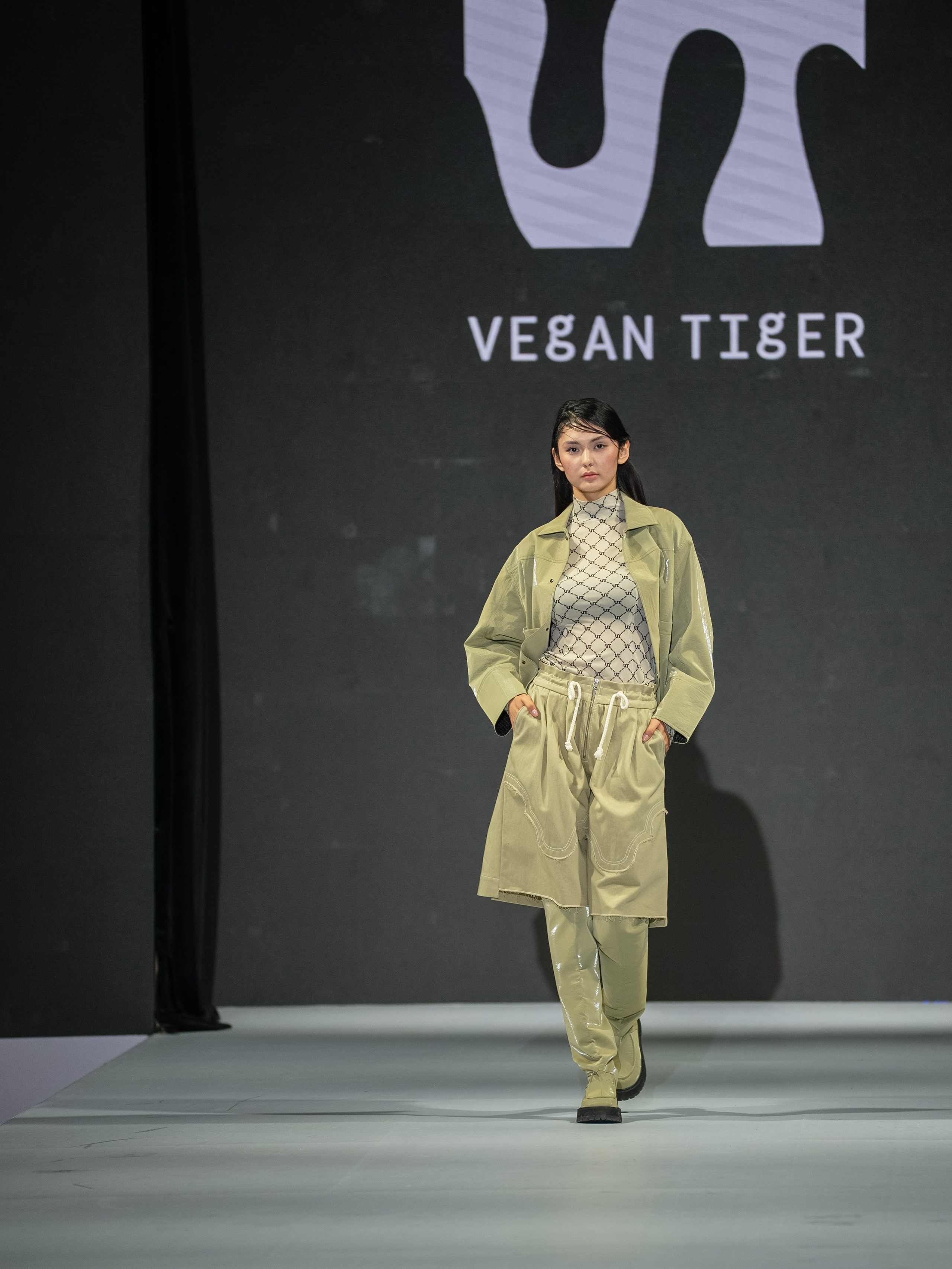 EURASIAN FASHION WEEK Vegan Tiger. Сайт Алматинского НЮ АРТ, будуар и фэшн фотографа Дениса Карпенко