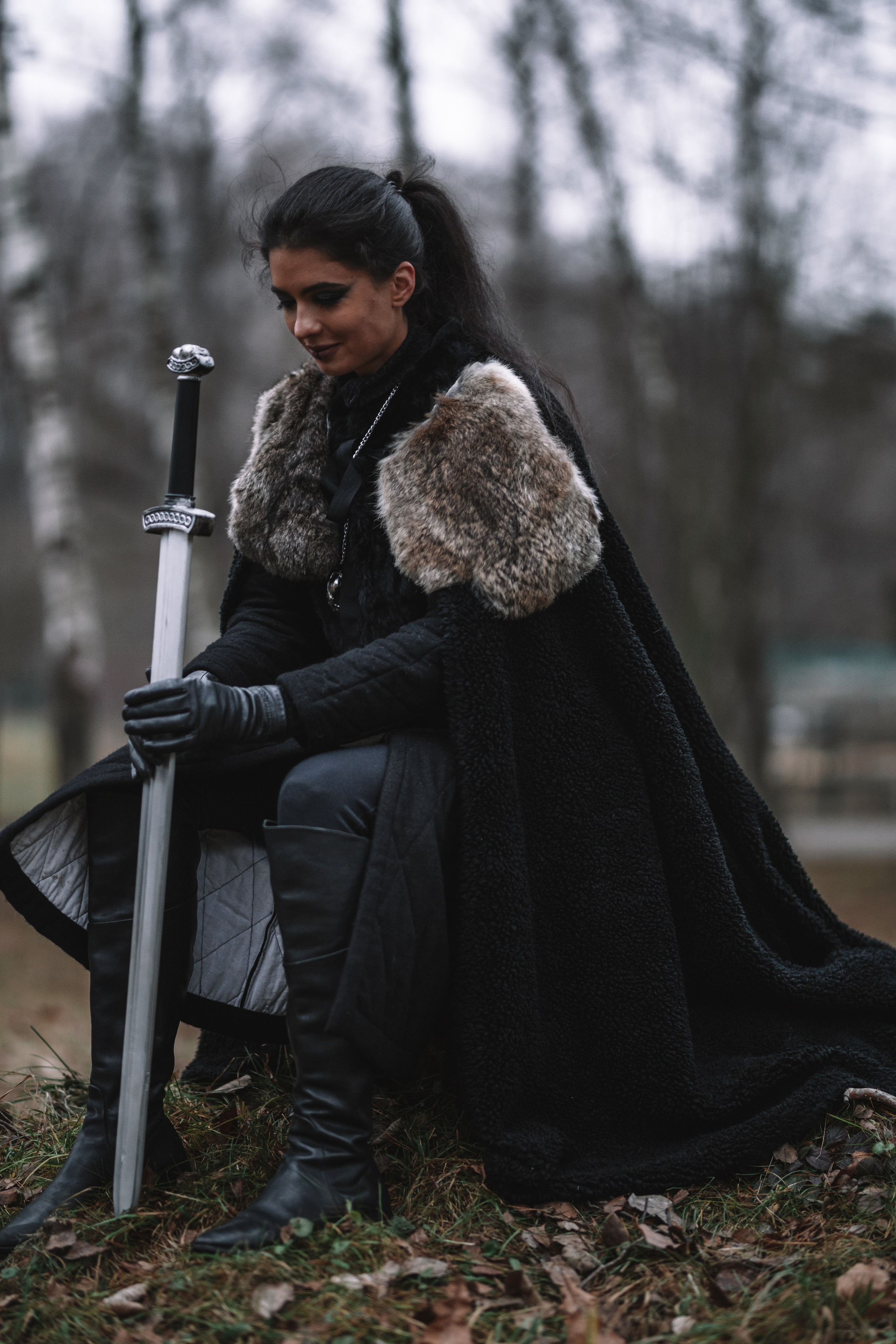 Наташа с фризом в костюме викинга. Фотосессии с лошадьми