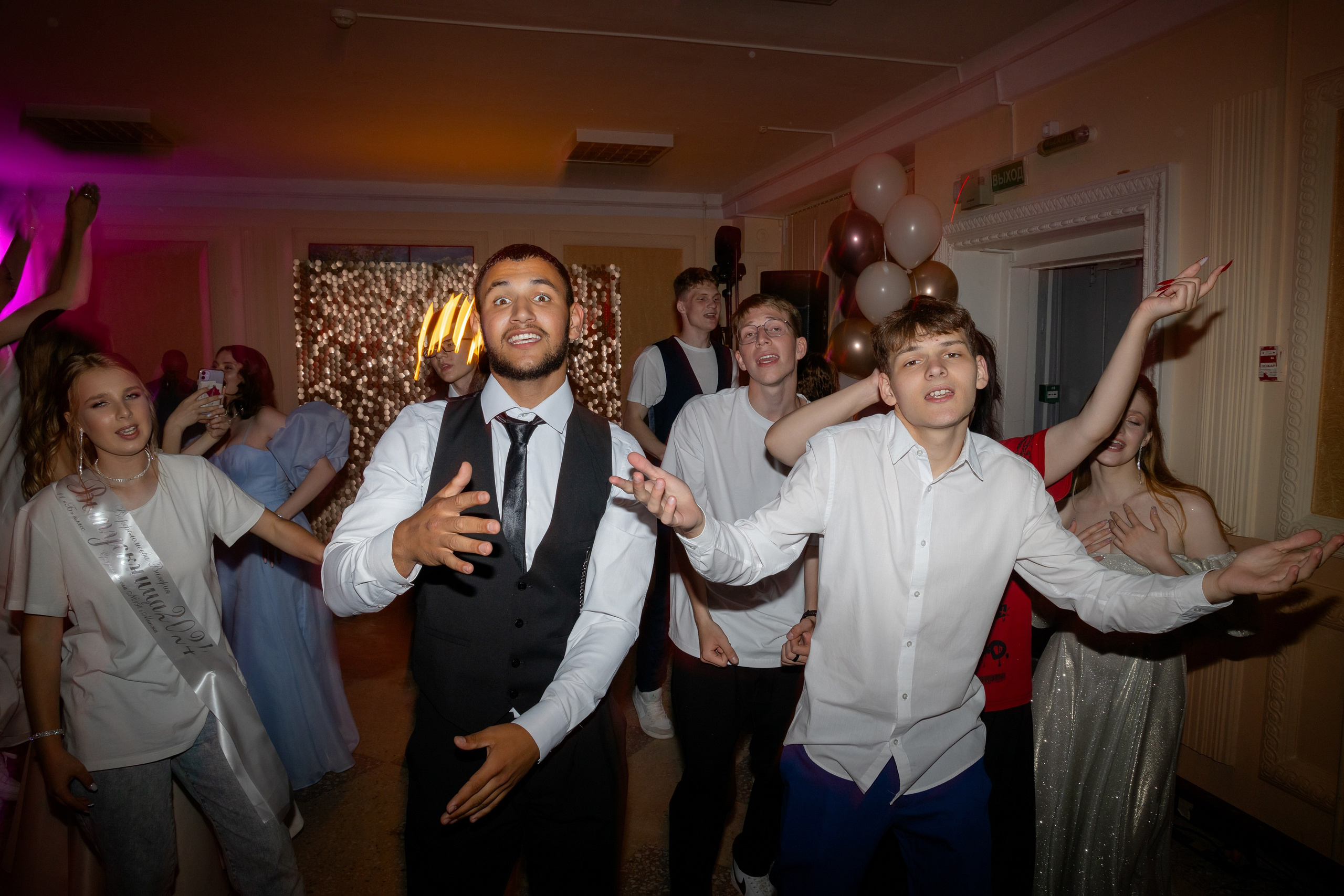 Школьный выпускной 2024 год в Соколе (Минск). Свадебный фотограф в Минске/Беларуси Сергей Спиридонов