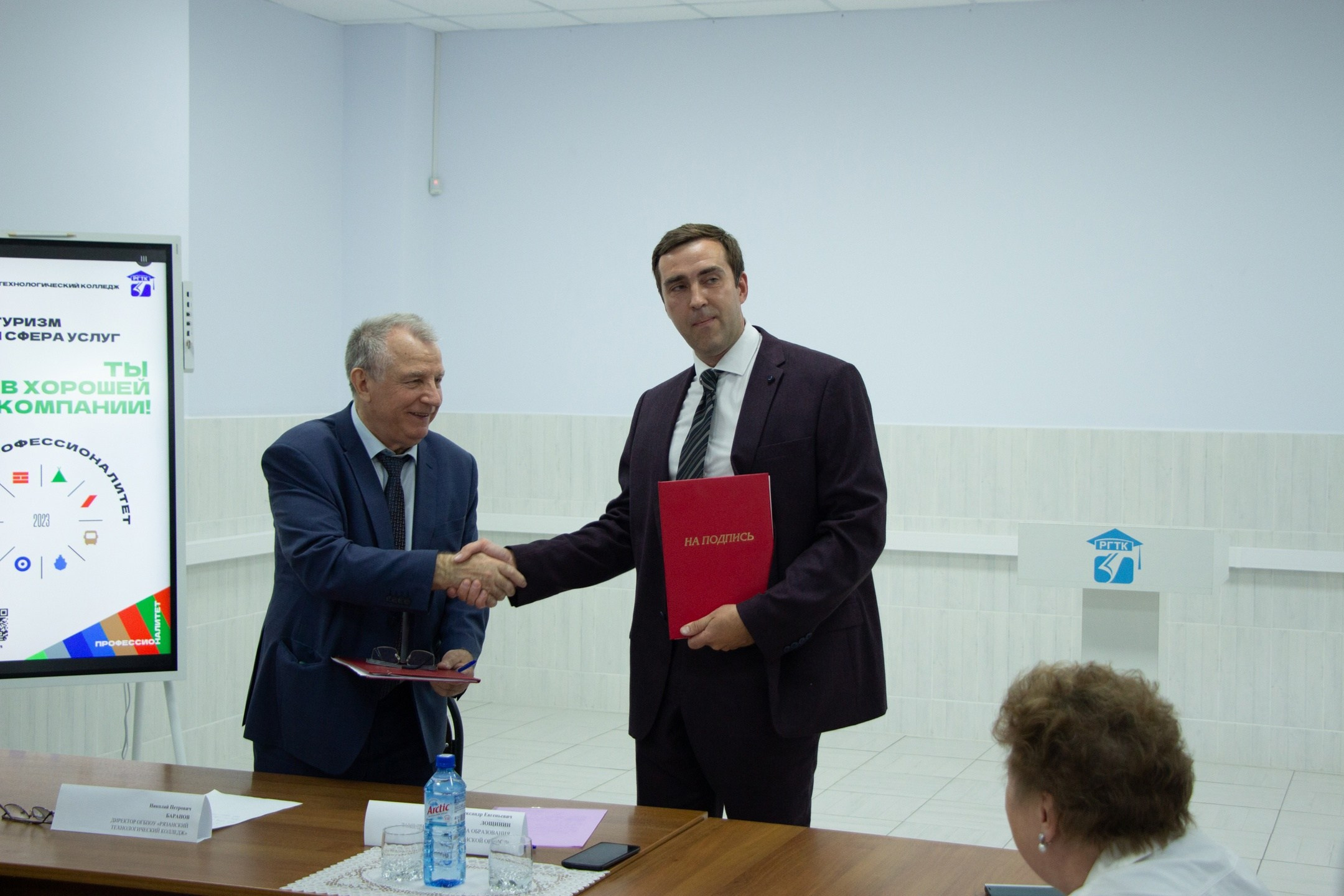 Подписание соглашения о сотрудничестве. Design by — фото, обучение, портфолио. Фотограф Рязань