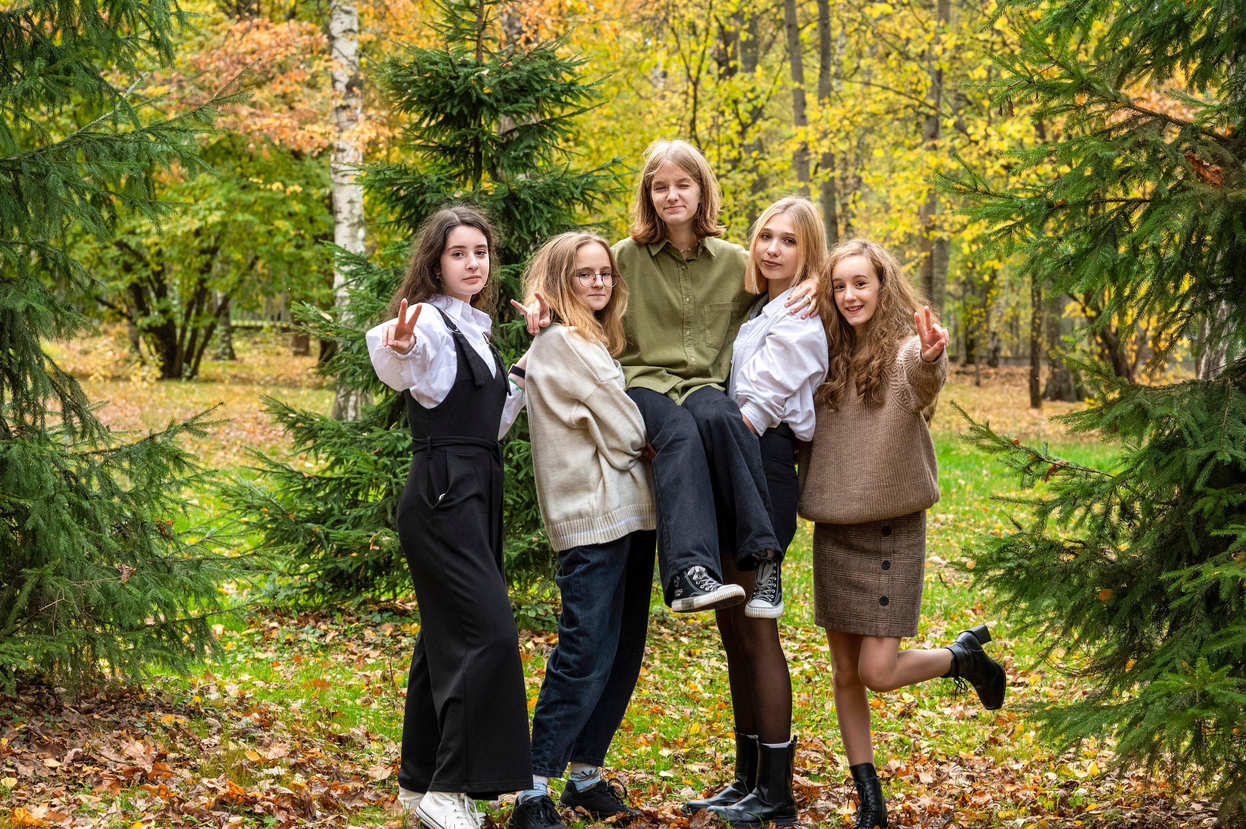 Осенняя фотосессия в парке 9-А класс Школа 953. Детский и семейный фотограф г. Москва Оксана Катаджи