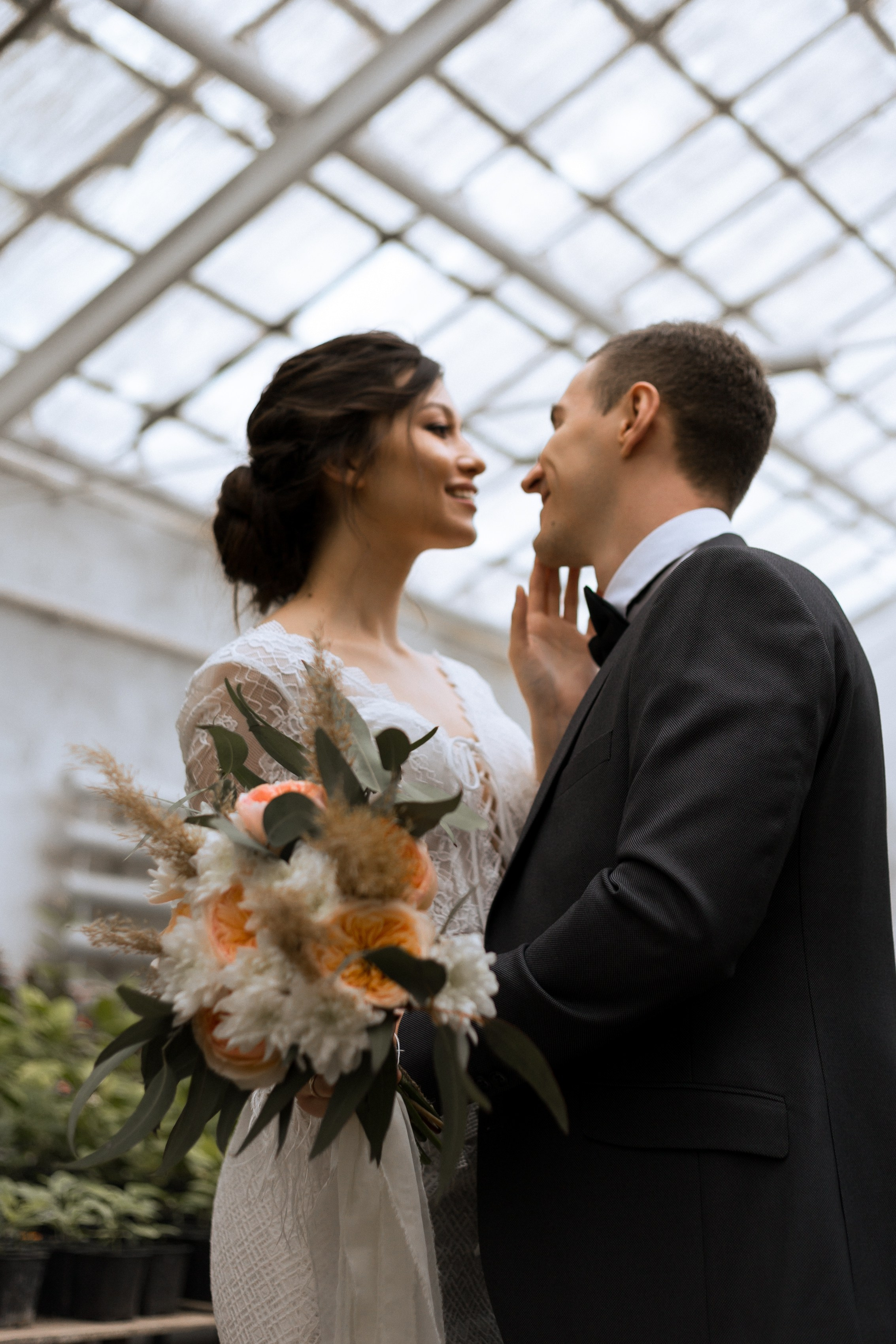 Свадебная фотосессия в оранжерее. Свадебный и семейный фотограф в Волгограде Кристина Иванова
