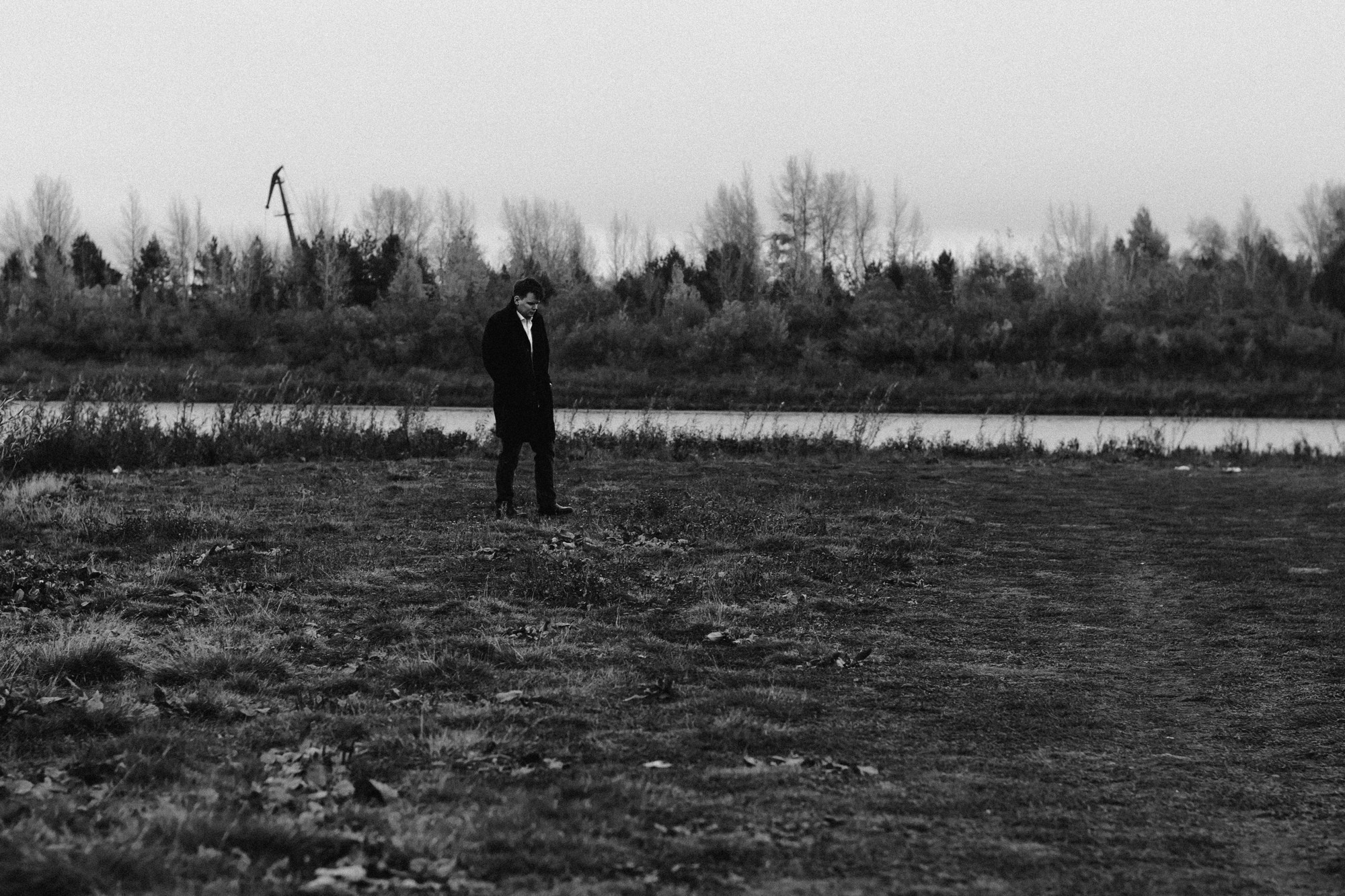 Мужская портретная фотосессия в Гагаринском парке Тюмени | Фотограф Дарья Мустафина. Портретный фотограф Тюмень Дарья Мустафина