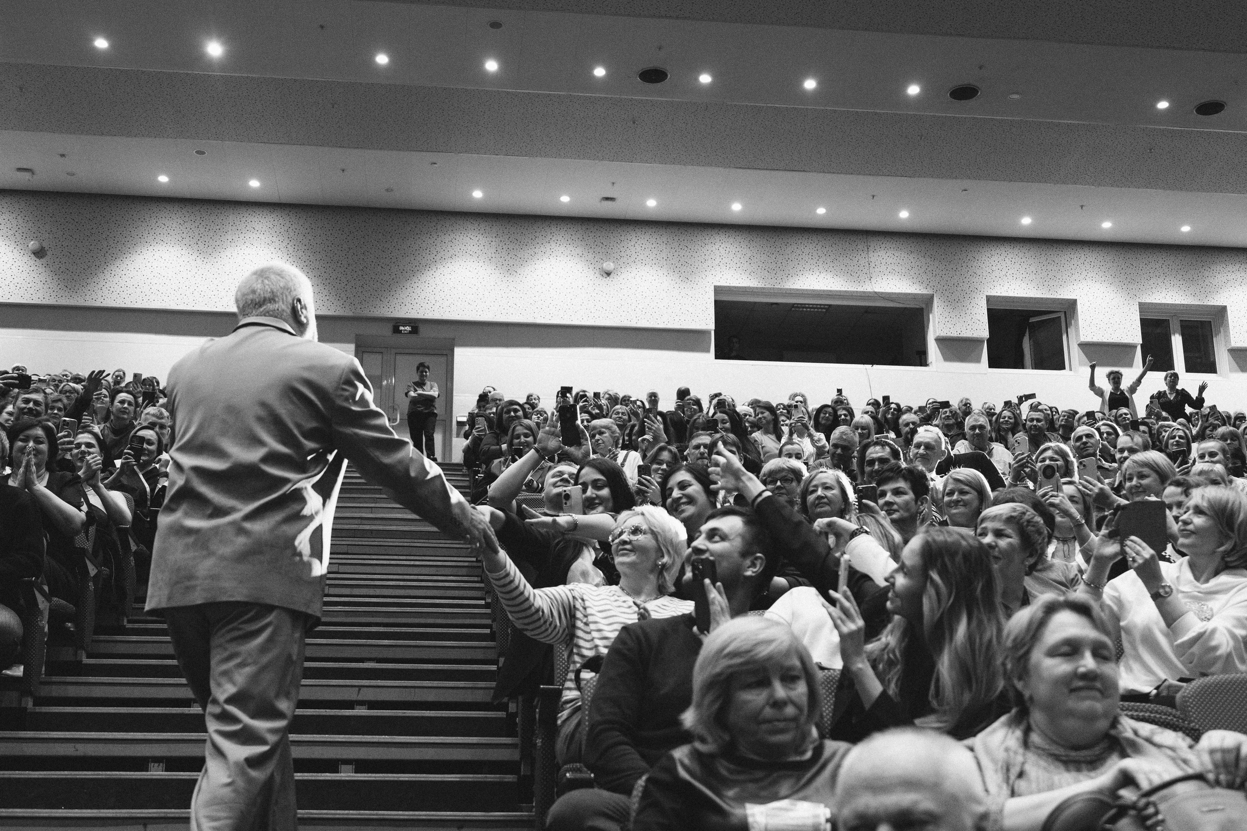Сосо Павлиашвили в Красноярске 19.02.26. Фотограф Красноярск съемки лавстори, фотосессия в студии, портретная съемка, творческие фотосессии