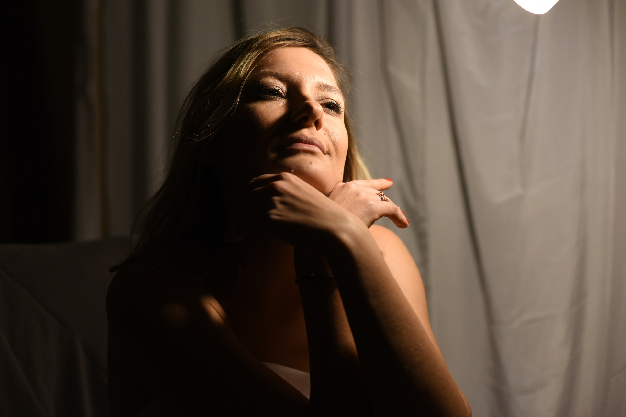 Франузский стиль в девушке на фото.