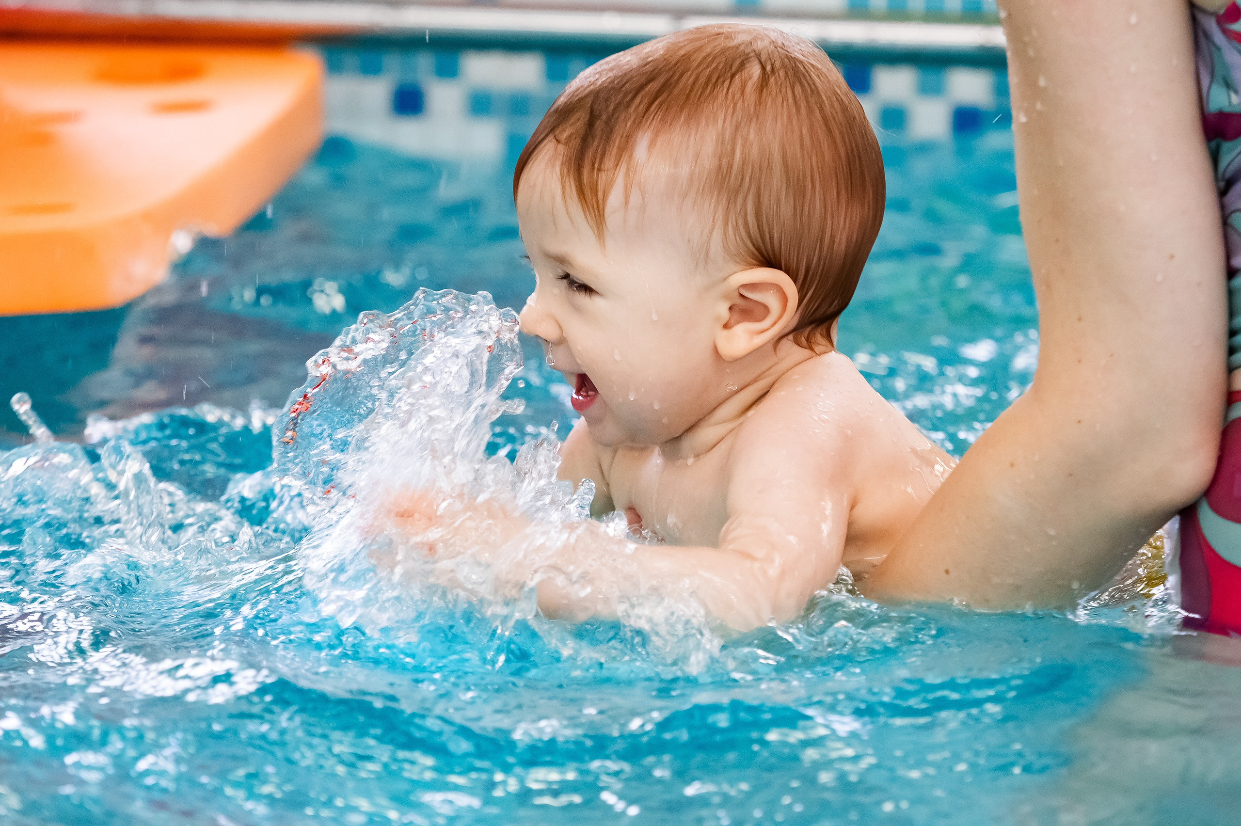 Грудничковое плавание. Репортажный, семейный и детский фотограф в Пензе и Заречном Арина Ермилова. Картины барельеф на заказ