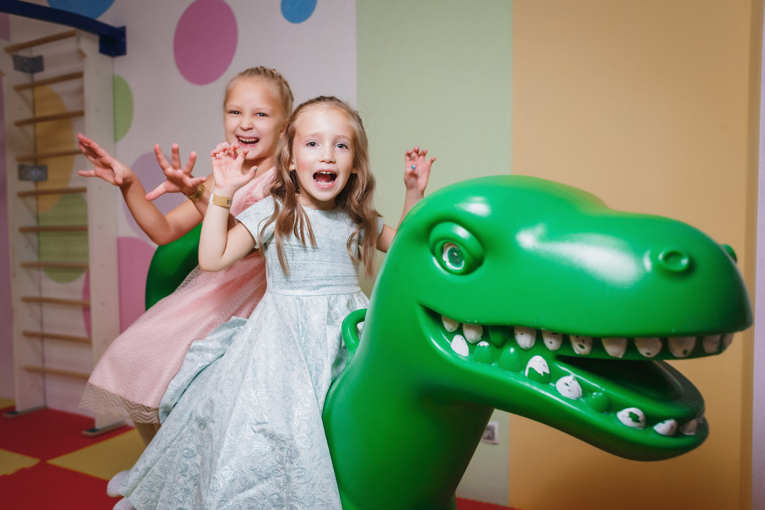 Уникальные фотографии дня рождения Анжелики в Тортуге Таганрога. Свадебный и семейный фотограф в Таганроге Бакарюк Антон