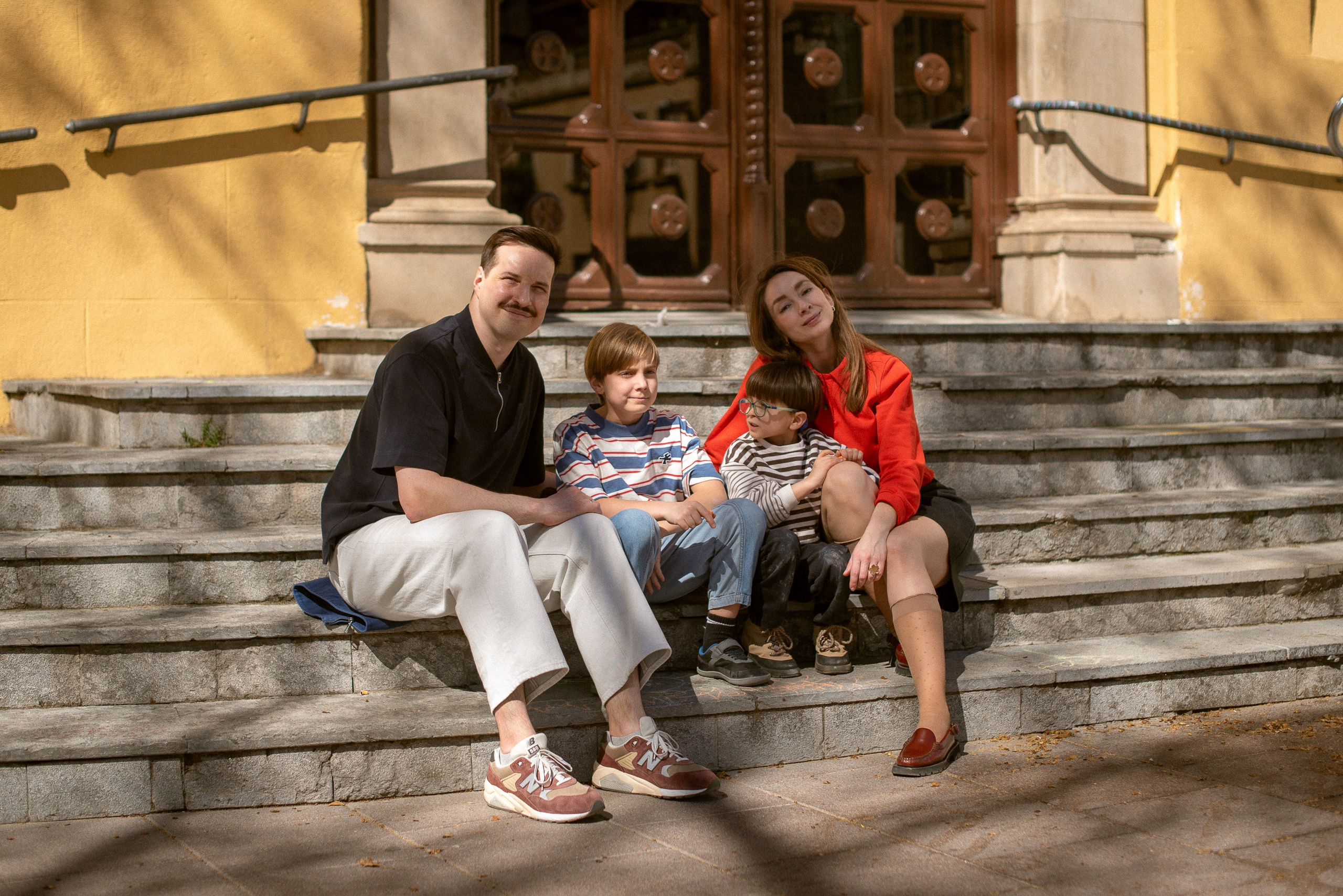 Солнечный день в Лес Кортс. Документальная семейная фотография в Барселоне и за её пределами