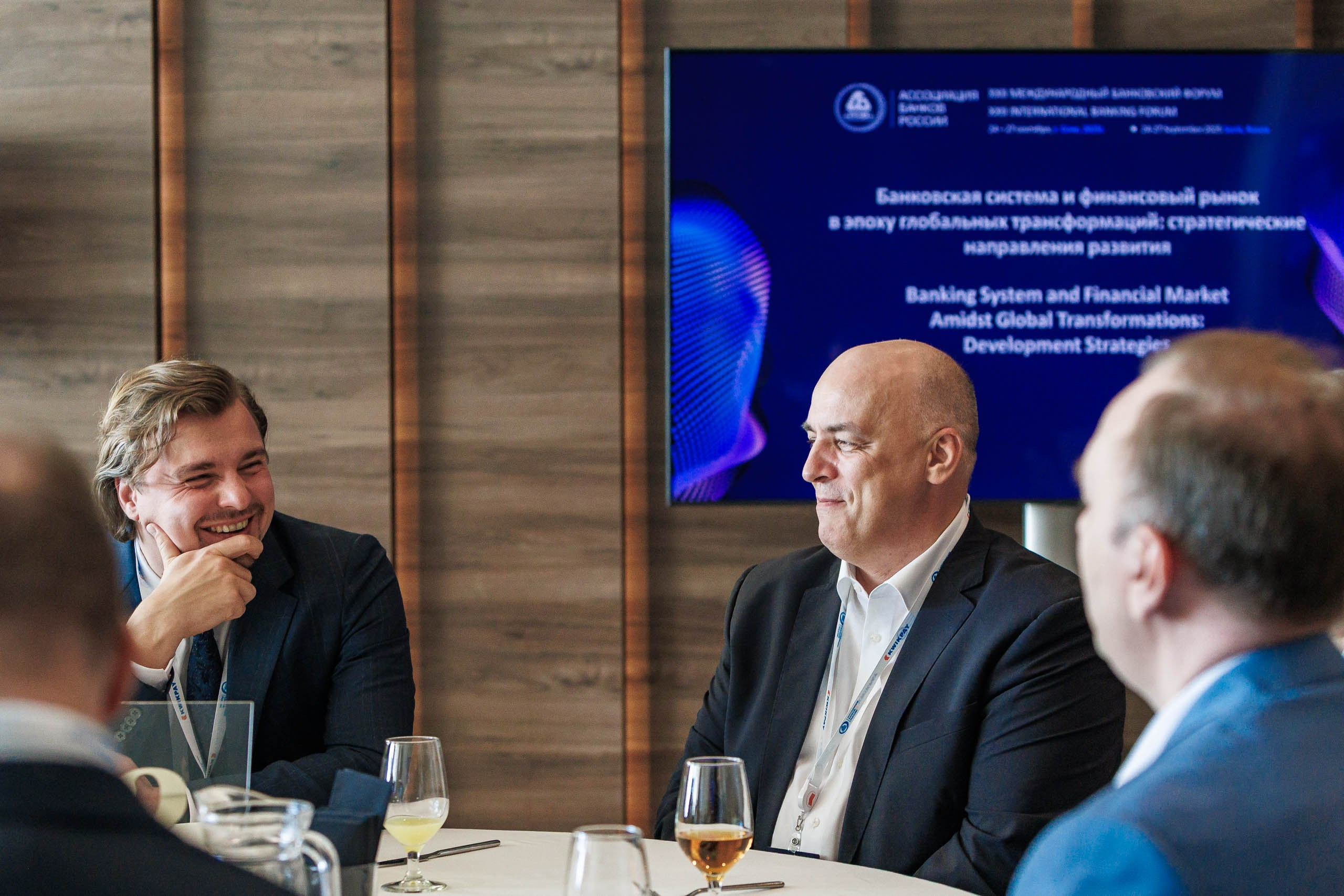 Финальная сессия перед закрытием сіта, жаркие дебаты экспертов