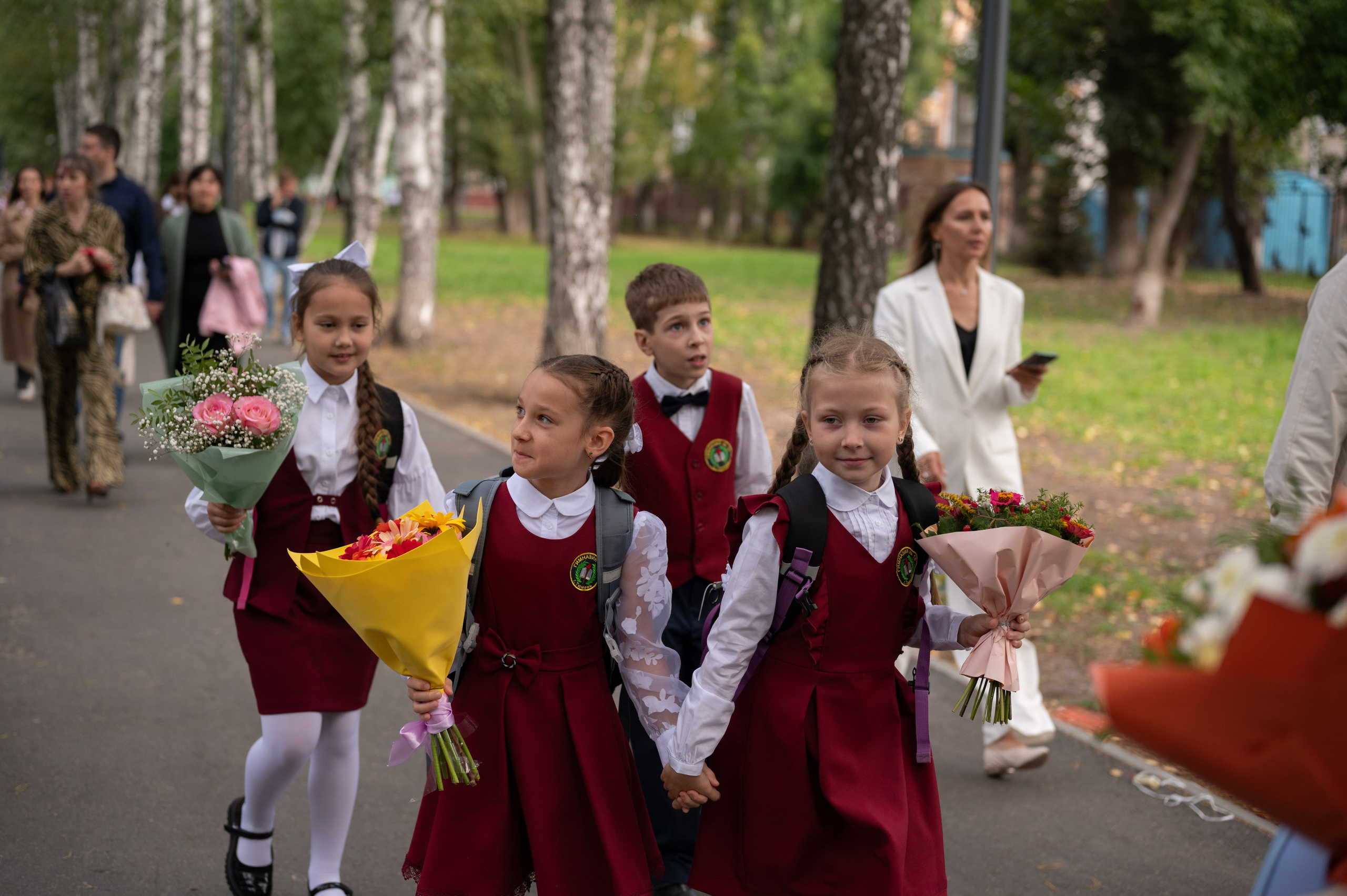 1 сентября 16 гимназия 2 класс (линейка + в классе+ на улице). Фотограф новорожденных, семейный детский в Тюмени Татьяна Морозова