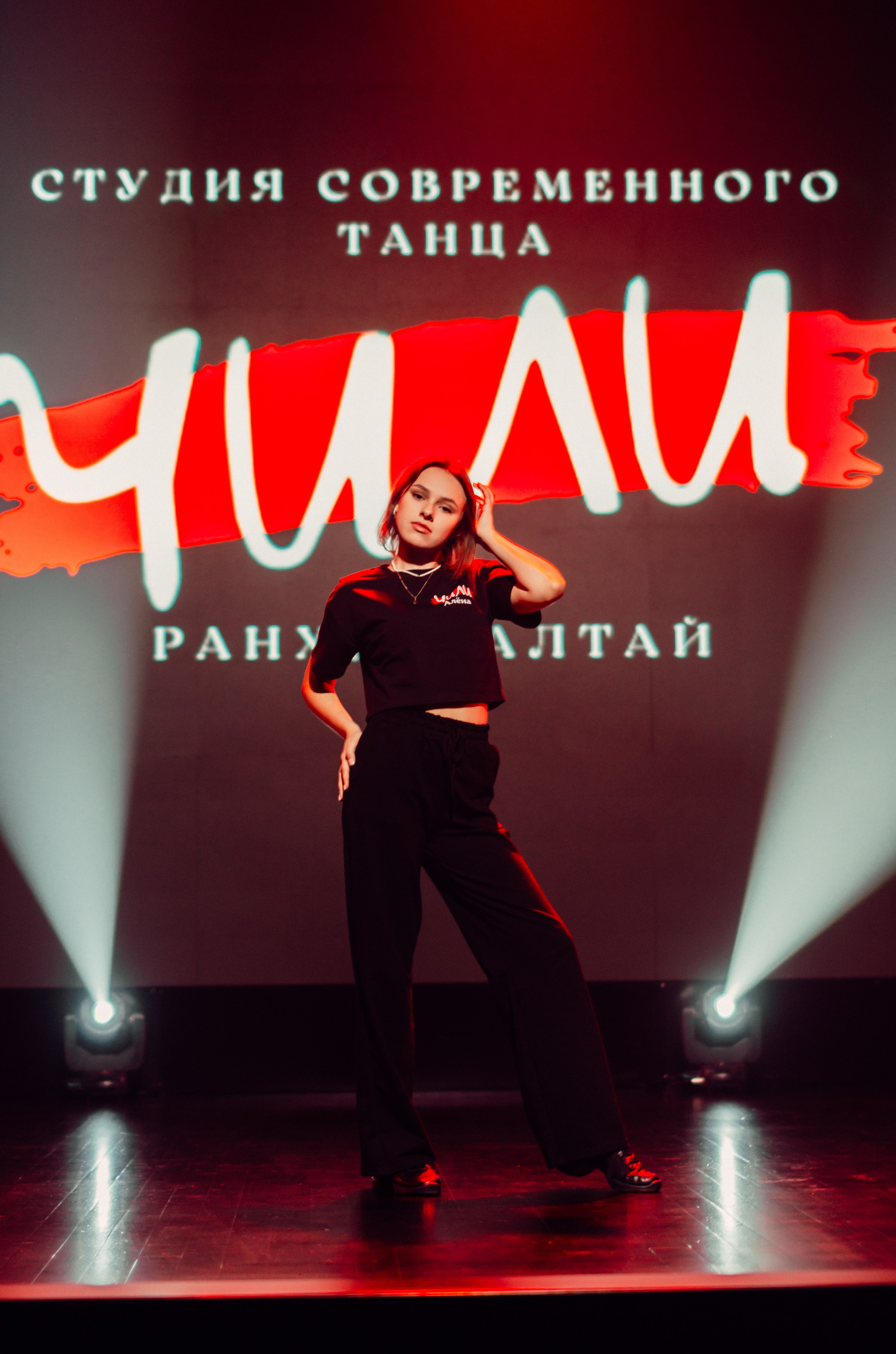 Групповая фотосъемка танцевального коллектива. Денисова Аля — фотограф для парных съемок и индивидуальных историй в Барнауле