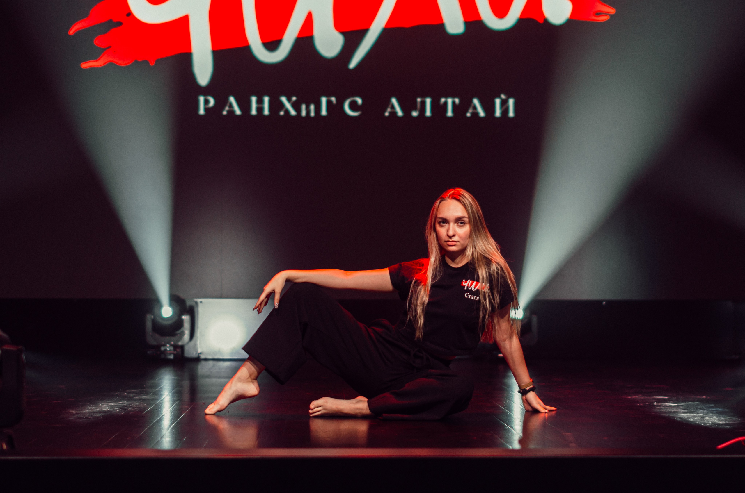 Групповая фотосъемка танцевального коллектива. Денисова Аля — фотограф для парных съемок и индивидуальных историй в Барнауле