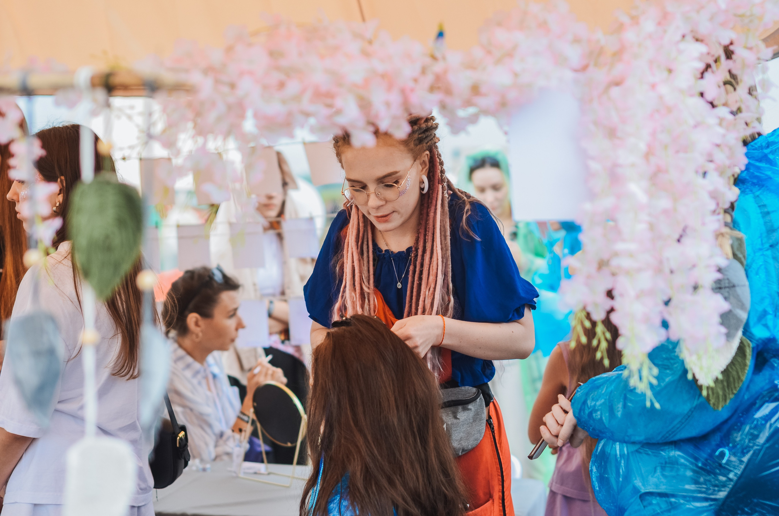 Фестиваль «Грань» 2025. Спортивная площадка. Денисова Аля — фотограф для парных съемок и индивидуальных историй в Барнауле