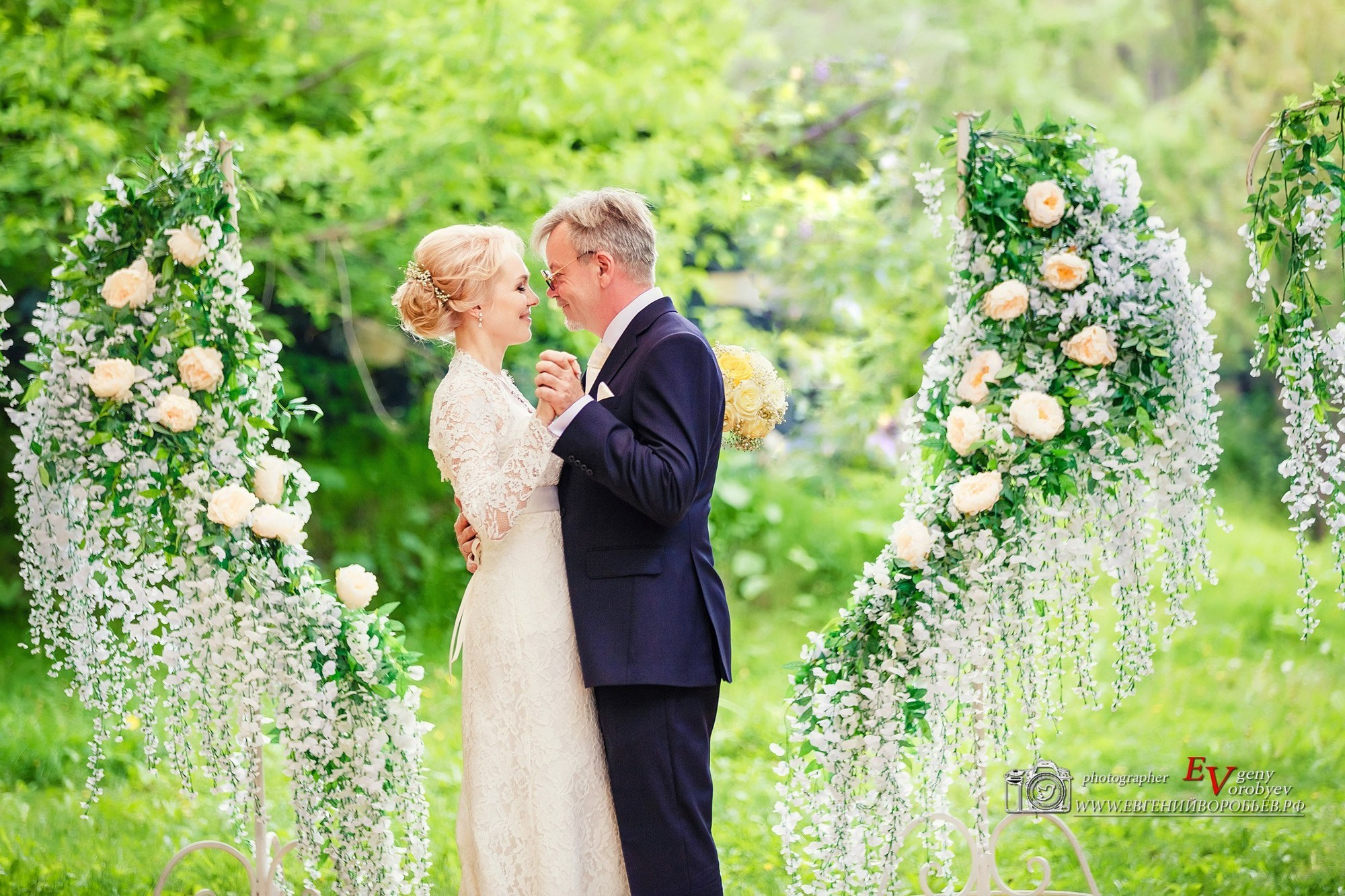 Цена стоимость описание фотосессий в Красноярске студийная свадебная семейная бизнес портрет индустриальная лавстори love story фотосъёмка