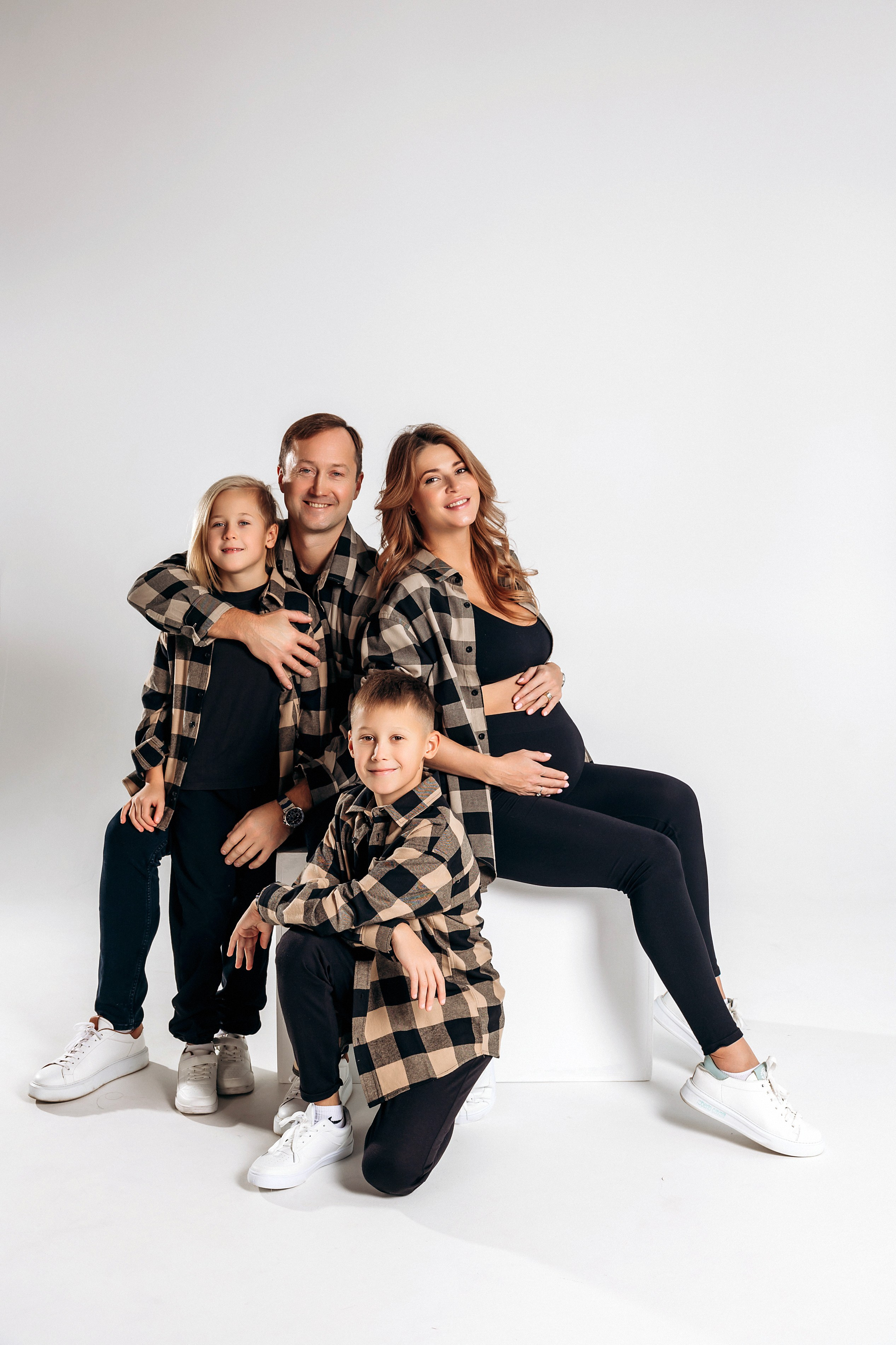 Валя и семья.В ожидании Владимира.Фотостудия Баланс. Фотограф в Калининграде свадебная фотография, репортажная, фотосессии