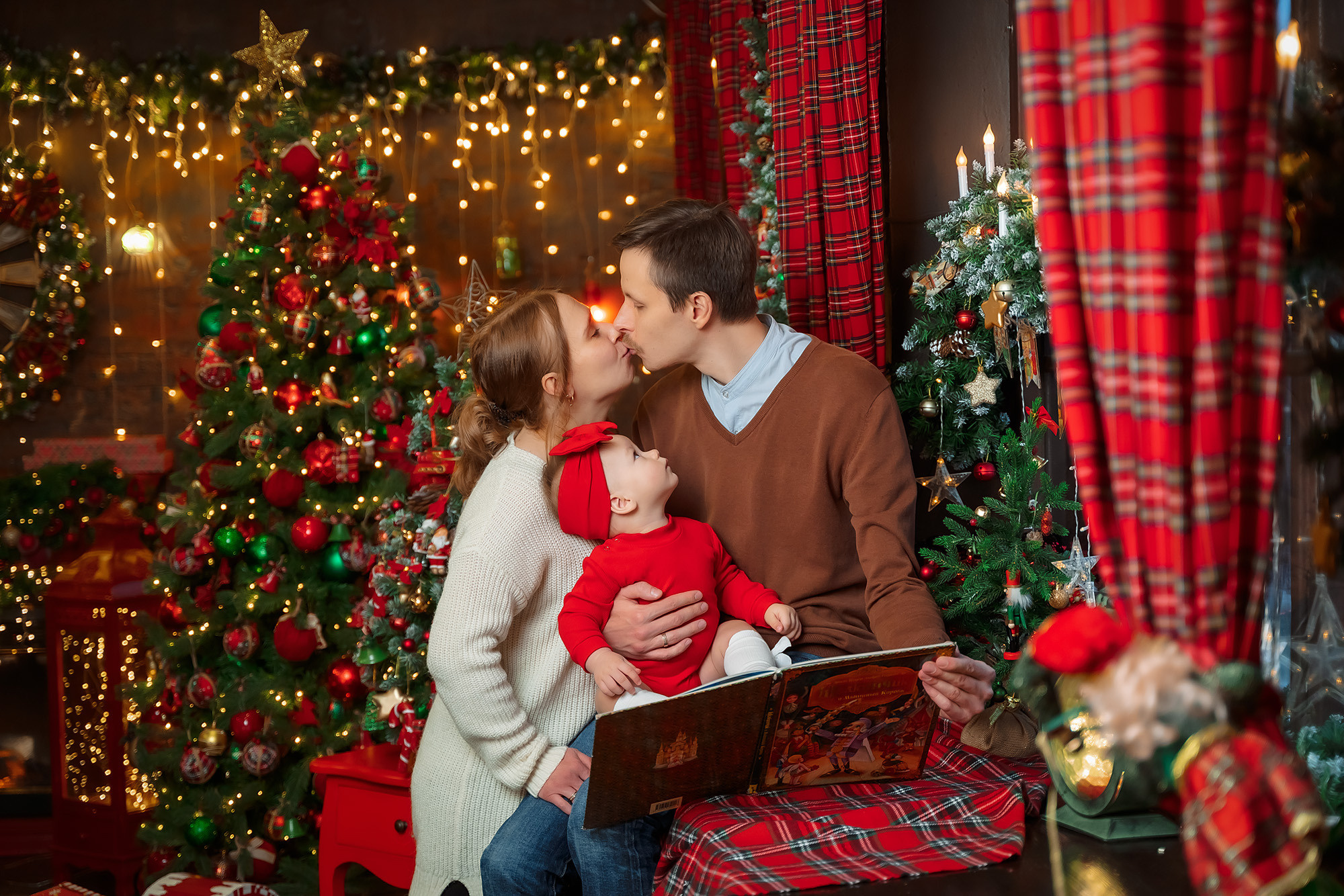 новогодняя фотосессия в студии, новогодняя фотосессия семейная в студии образы,  новогодняя фотосессия семейная в пижамах в студии, фотосессия в москве новогодняя семейная, новогодняя фотосессия семейная в студии в москве