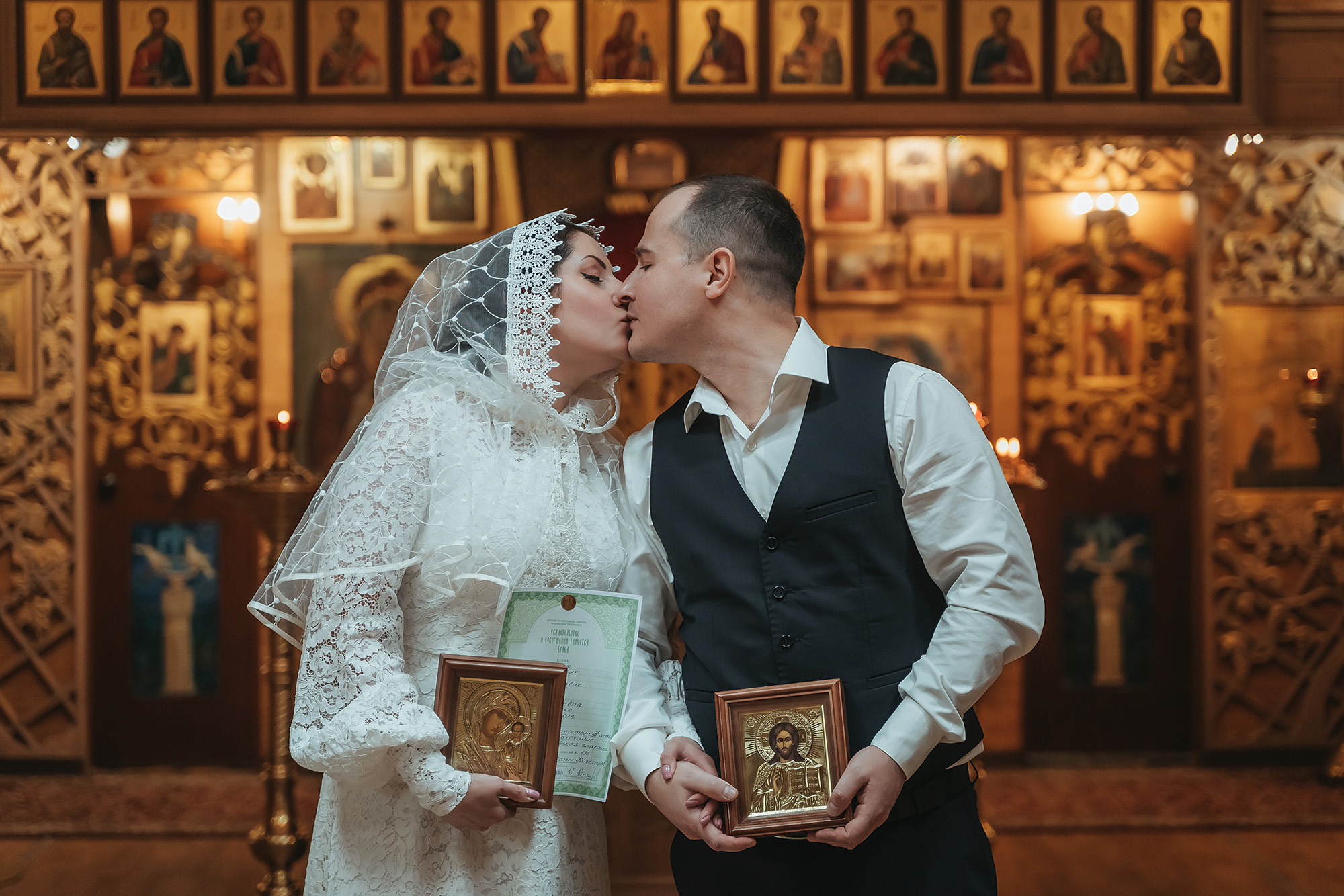 можно ли фотографа на венчание