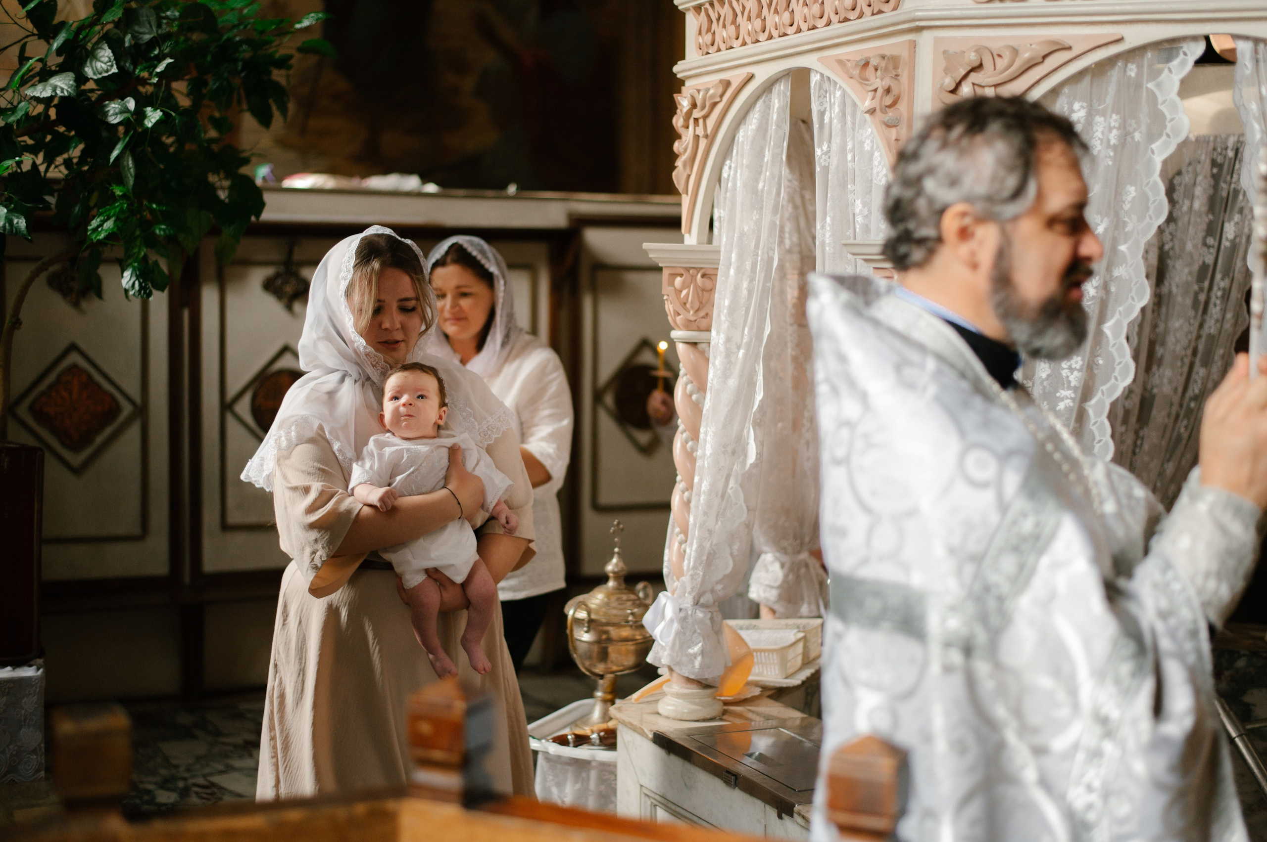 Фотограф на крещение. Фотосессия таинства крещения. Храм Воскресения Словущего в Даниловской Слободе. Семейный и свадебный фотограф в Москве Татьяна Николаева