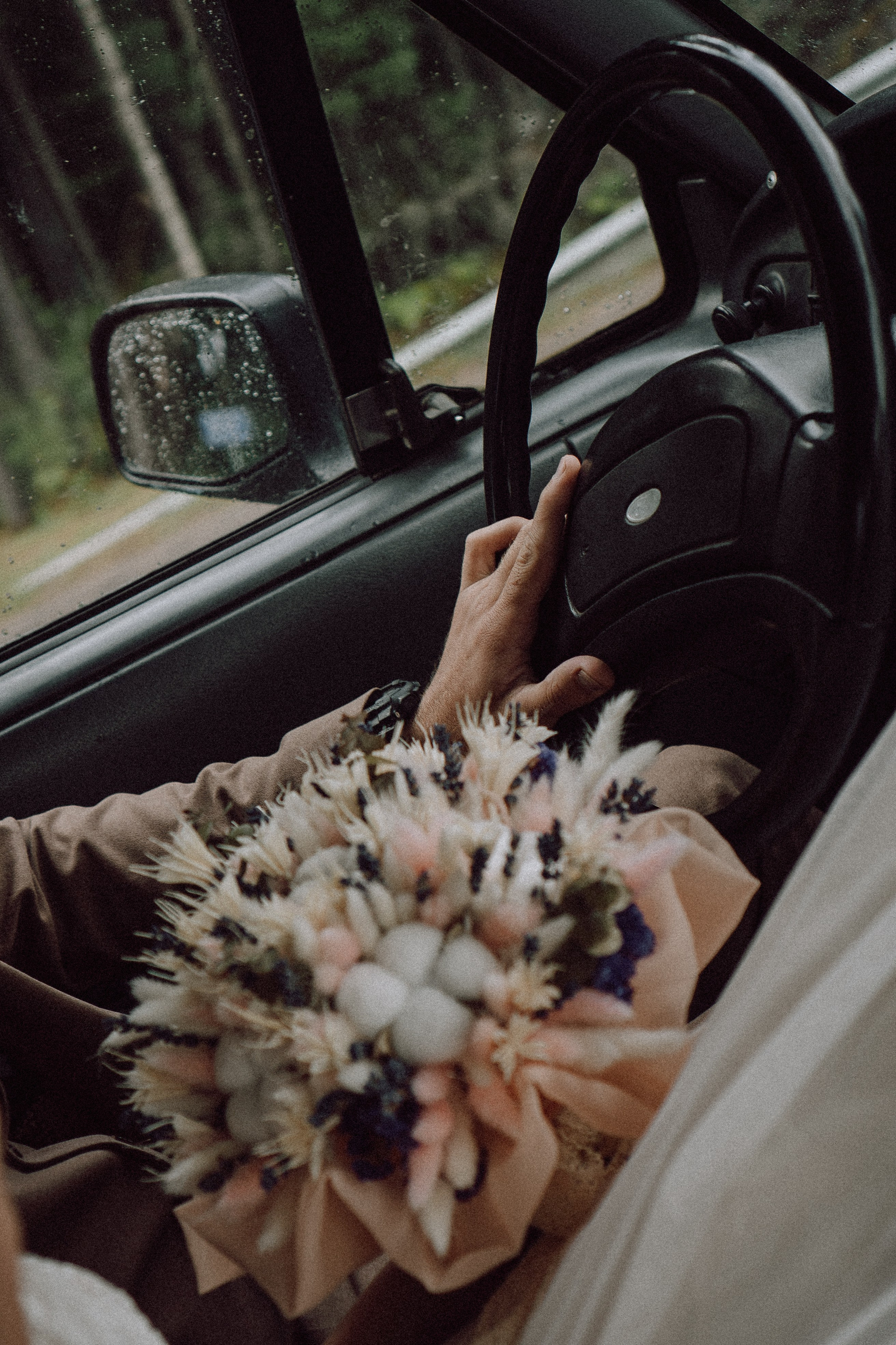 СВАДЕБНАЯ ФОТОСЕССИИЯ ПАРЫ В ГОРОДЕ ПРИОЗЕРСК В СОСНОВОМ ЛЕСУ И С ПИКАПОМ. Профессиональный фотограф, Санкт-Петербург — Виктория Богомолова