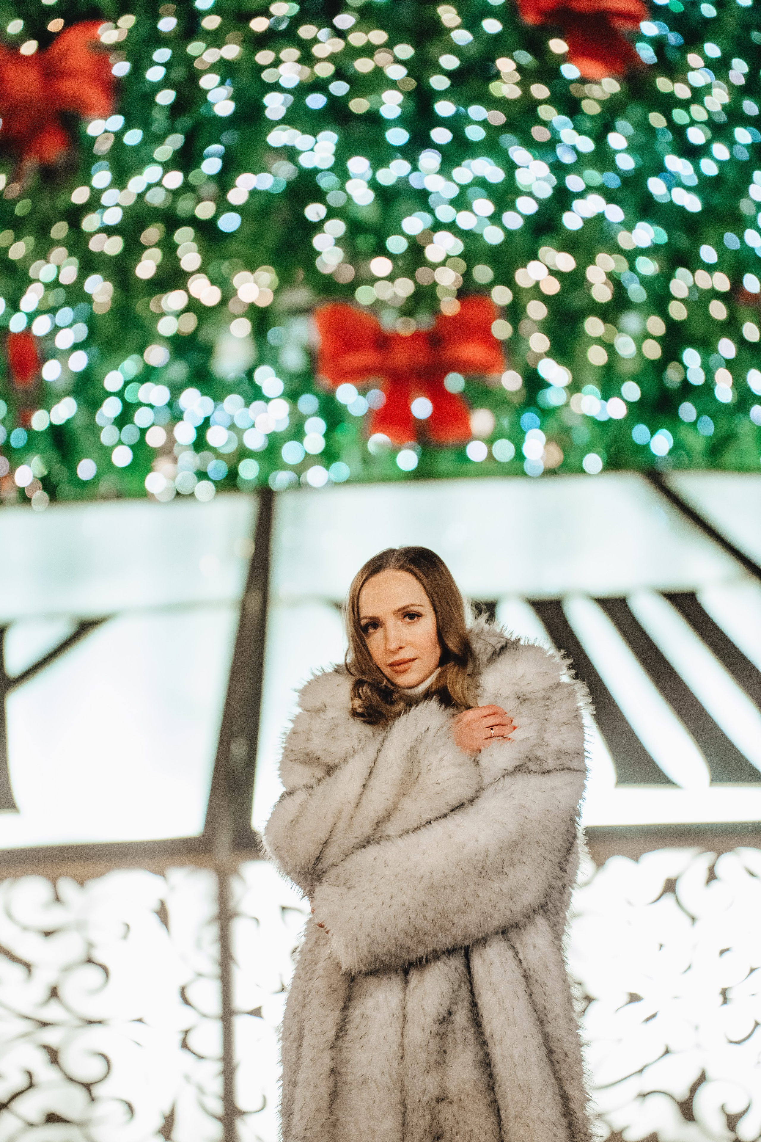 ПРОГУЛКА НА МАНЕЖНОЙ ПЛОЩАДИ ДЛЯ ДЕВУШКИ ПЕРЕД НОВЫМ ГОДОМ (НОВОГОДНЯЯ ФОТОСЕССИИЯ НА МАНЕЖНОЙ ПЛОЩАДИ). Профессиональный фотограф, Санкт-Петербург — Виктория Богомолова