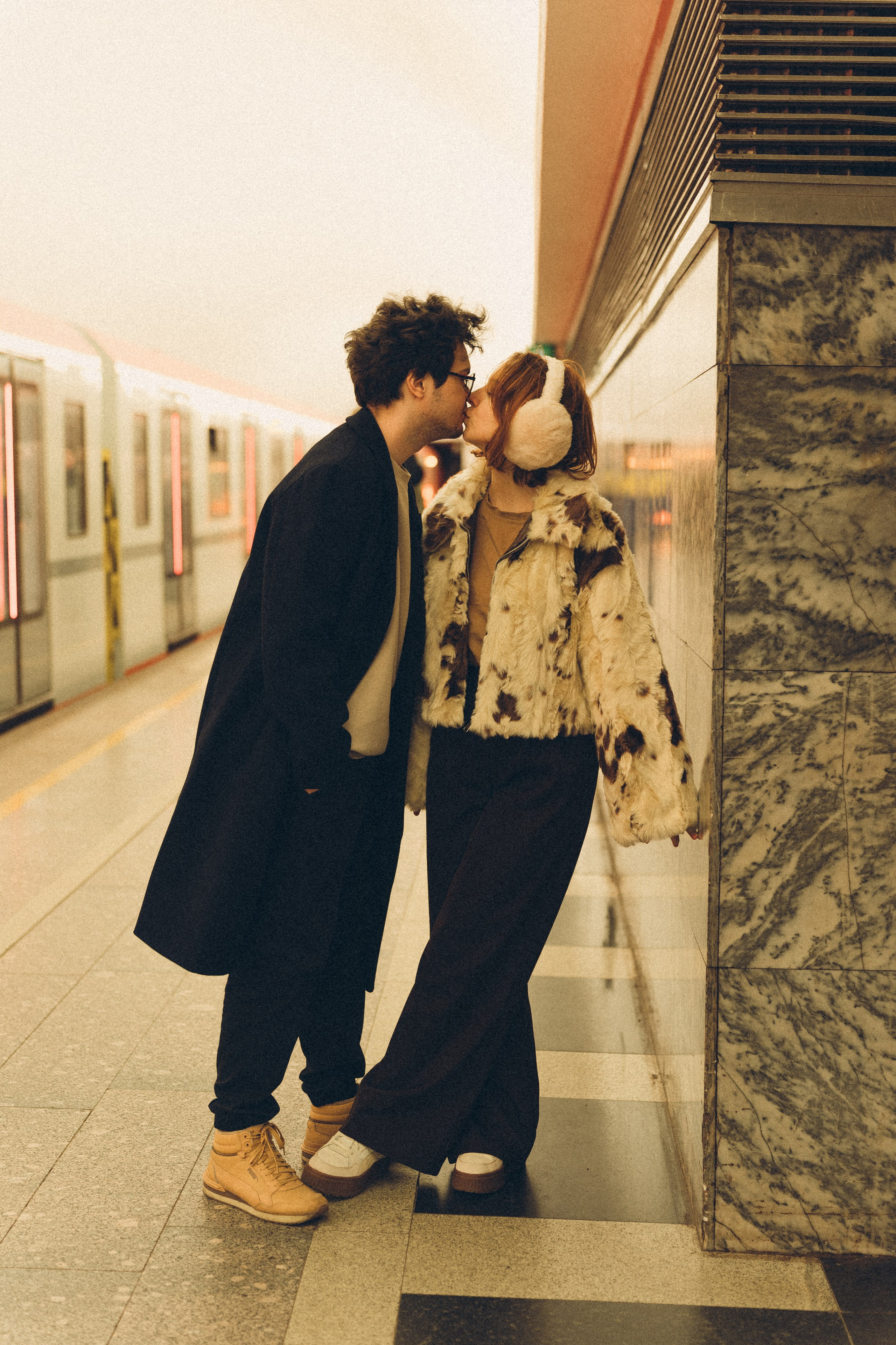 НОВОГОДНЯЯ ФОТОСЕСИИЯ ПАРЫ В МЕТРО ЛЮБОВЬ. Профессиональный фотограф, Санкт-Петербург — Виктория Богомолова