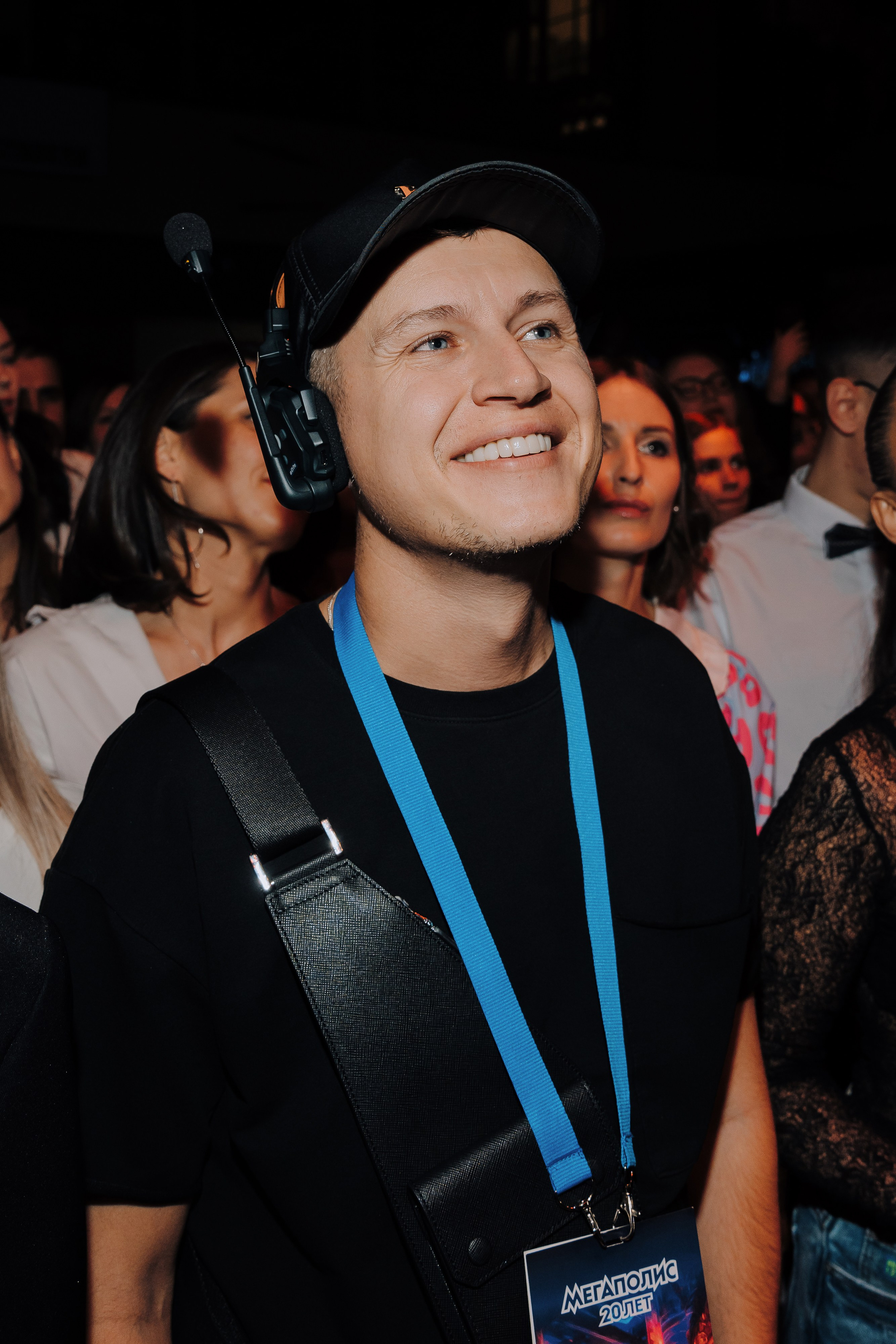 20 ЛЕТ МЕГАПОЛИС ЧЕЛЯБИНСК ХЕДЛАЙНЕР ЕЛКА. Репортажный фотограф Зуев Роман г. Челябинск