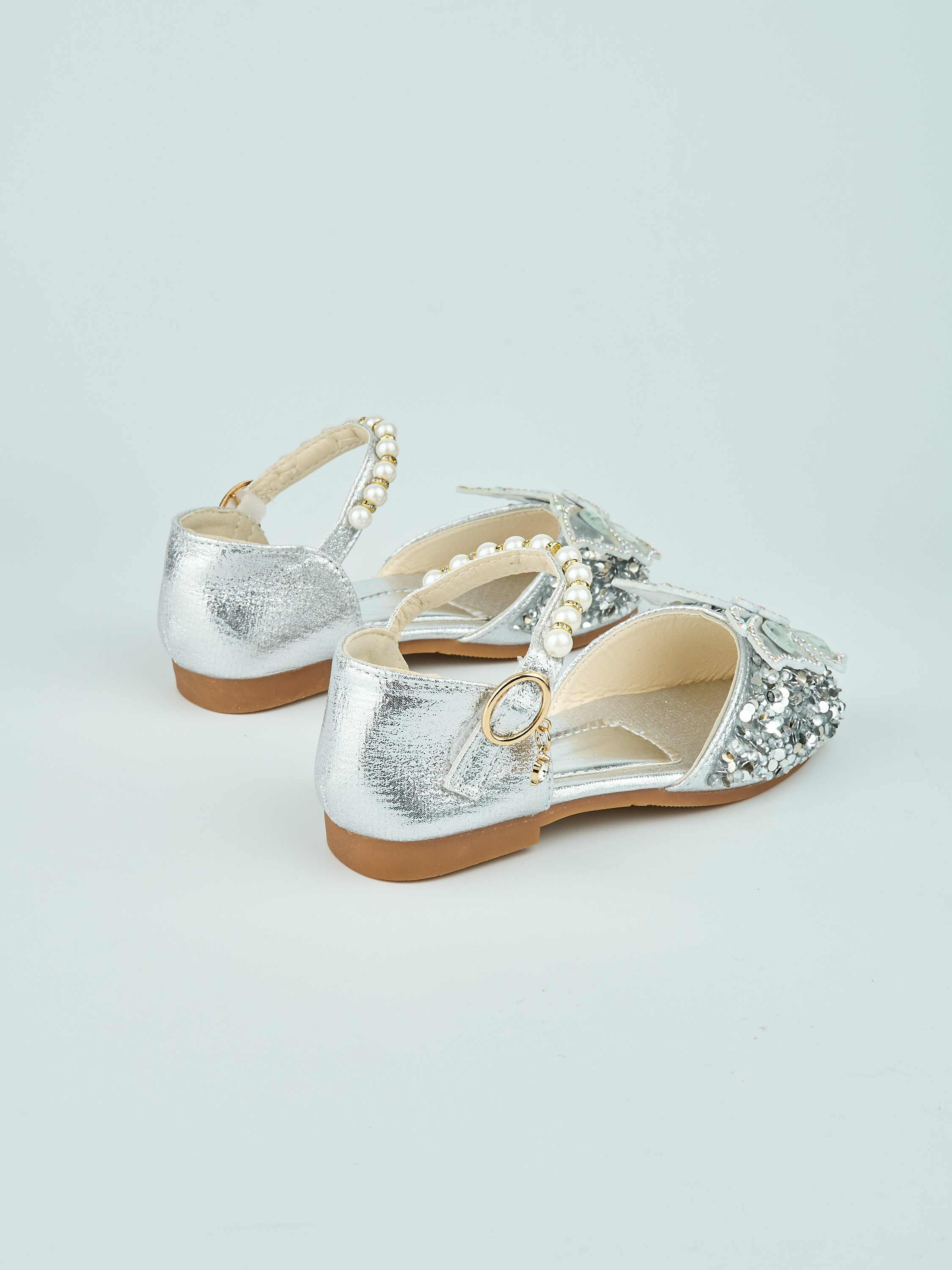 Каталожная фотосъёмка детских туфель для Wildberries