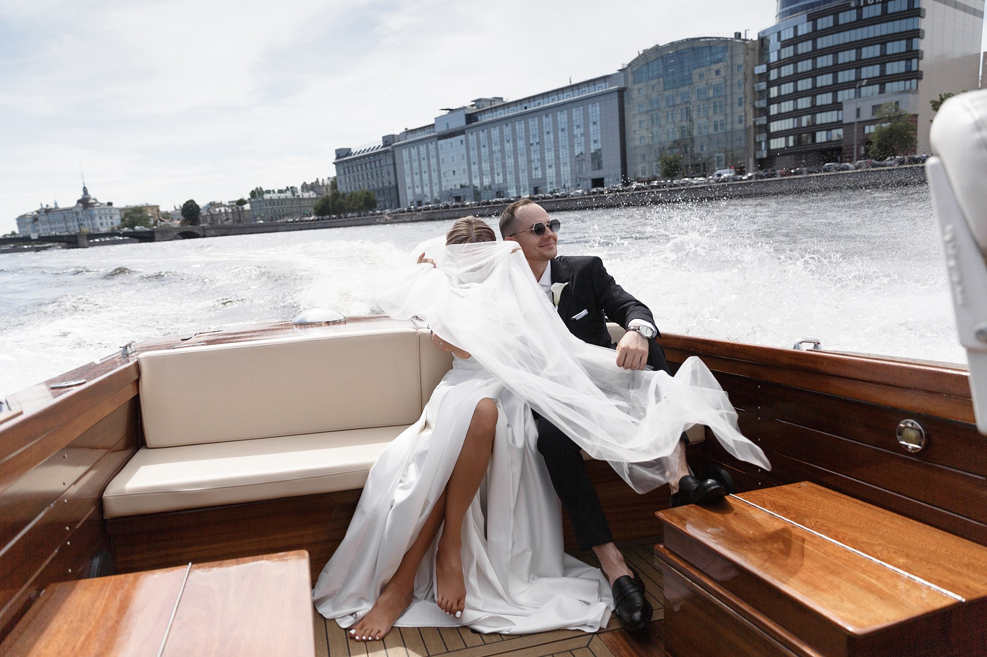 Свадьба на катере. Свадебный фотограф в Санкт-Петербурге Наталья Вендт