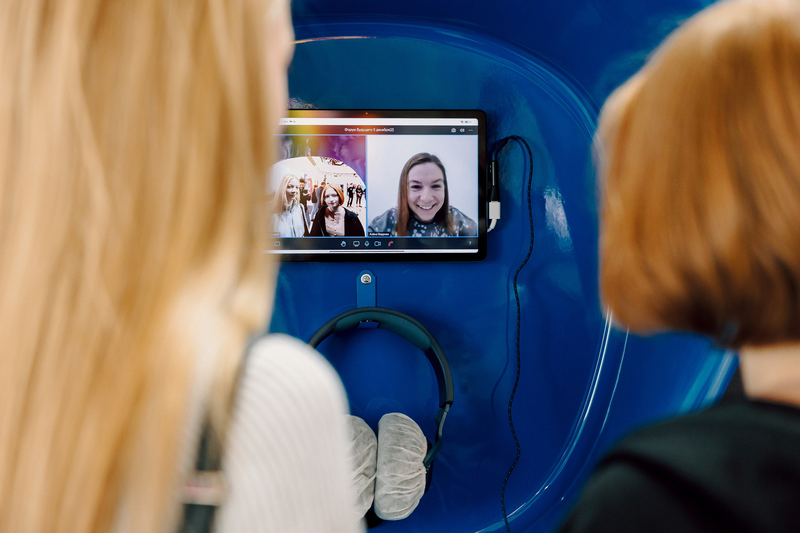 СКБ Контур — Форум будущего — Стенд. Лёшка Варзегов — фотограф