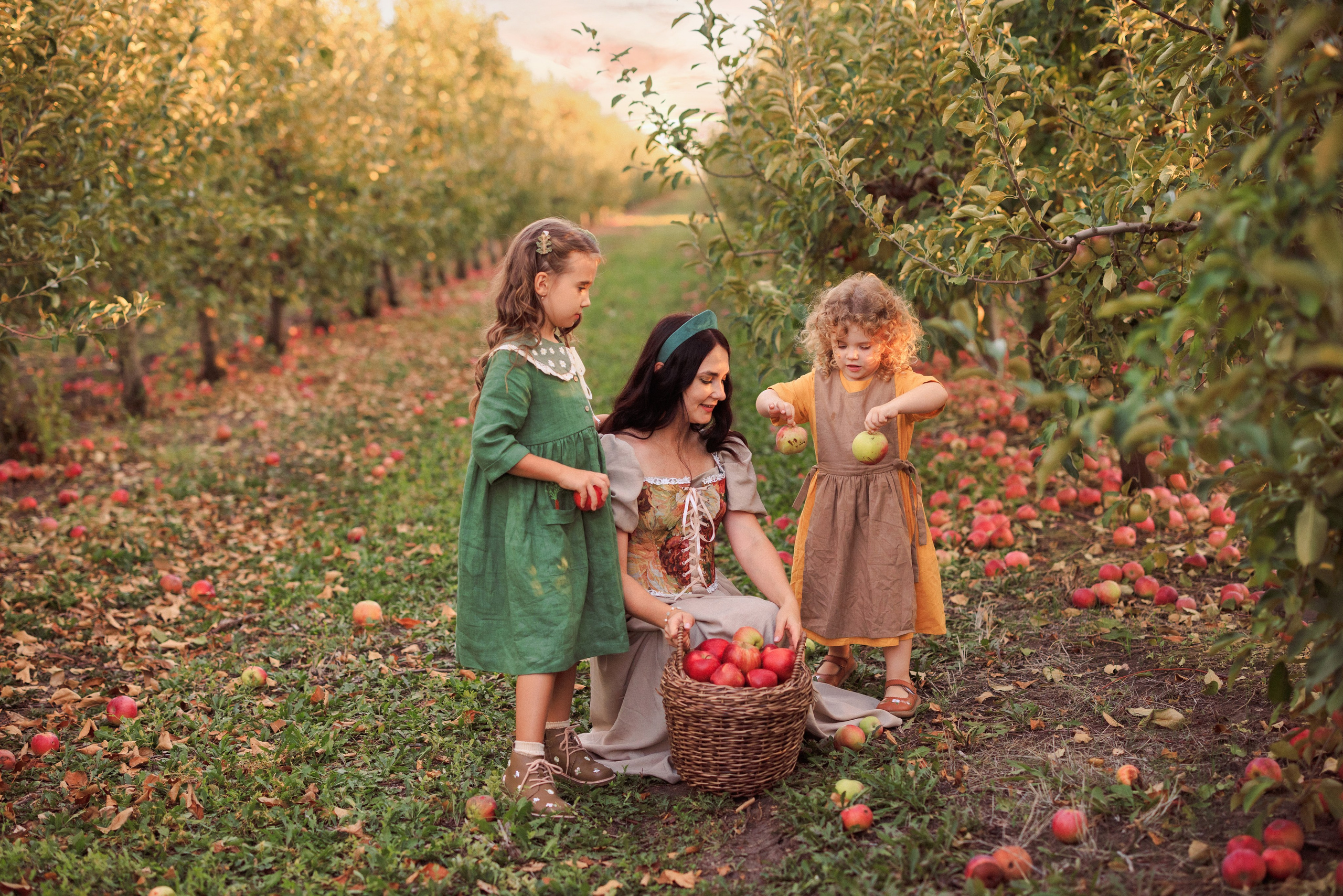Семейная фотосессия в Яблоневом саду. Семейный и детский фотограф в Краснодаре Анна Трашкова