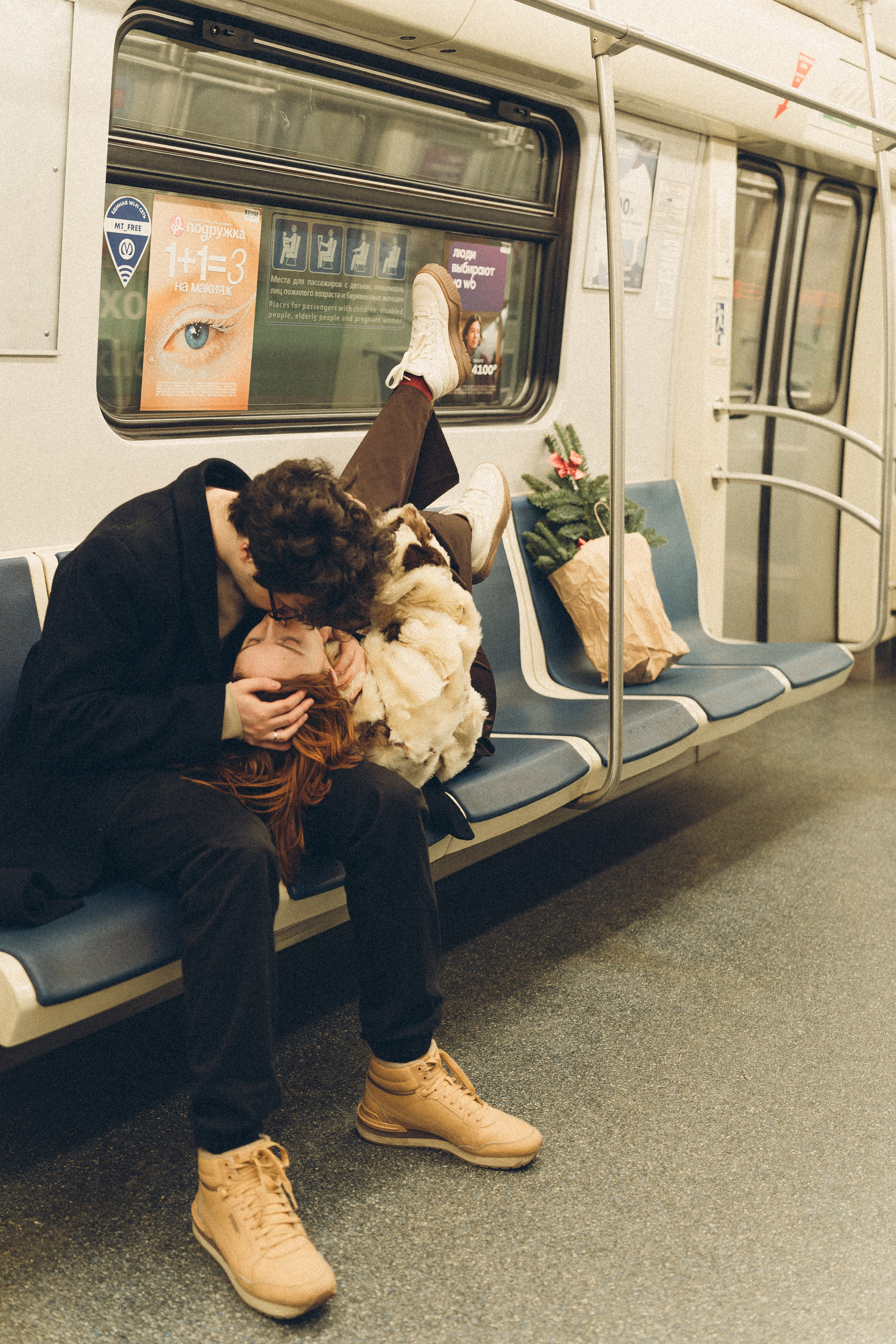 НОВОГОДНЯЯ ФОТОСЕСИИЯ ПАРЫ В МЕТРО ЛЮБОВЬ. Профессиональный фотограф, Санкт-Петербург — Виктория Богомолова