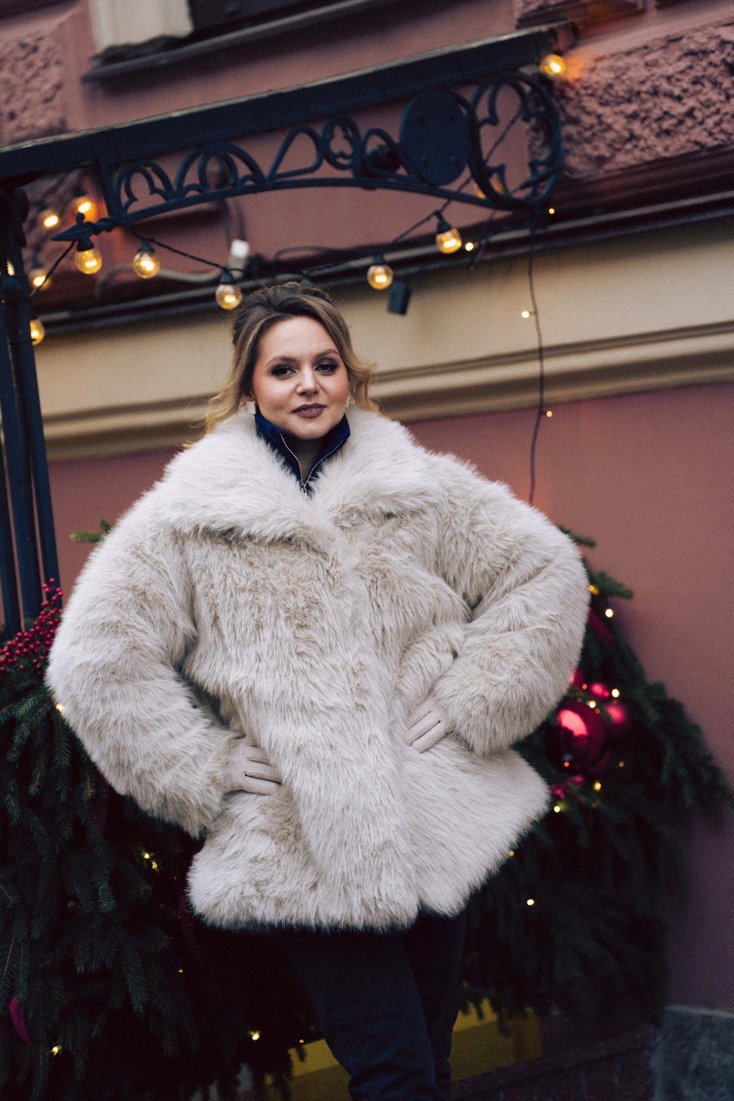 НОВОГОДНЯЯ ФОТОСЕСИИЯ В СТУДИИ ДЛЯ ДЕВУШКИ И ПРОГУЛКА ПО ЧЕРНЫШЕВСКОЙ. Профессиональный фотограф, Санкт-Петербург — Виктория Богомолова