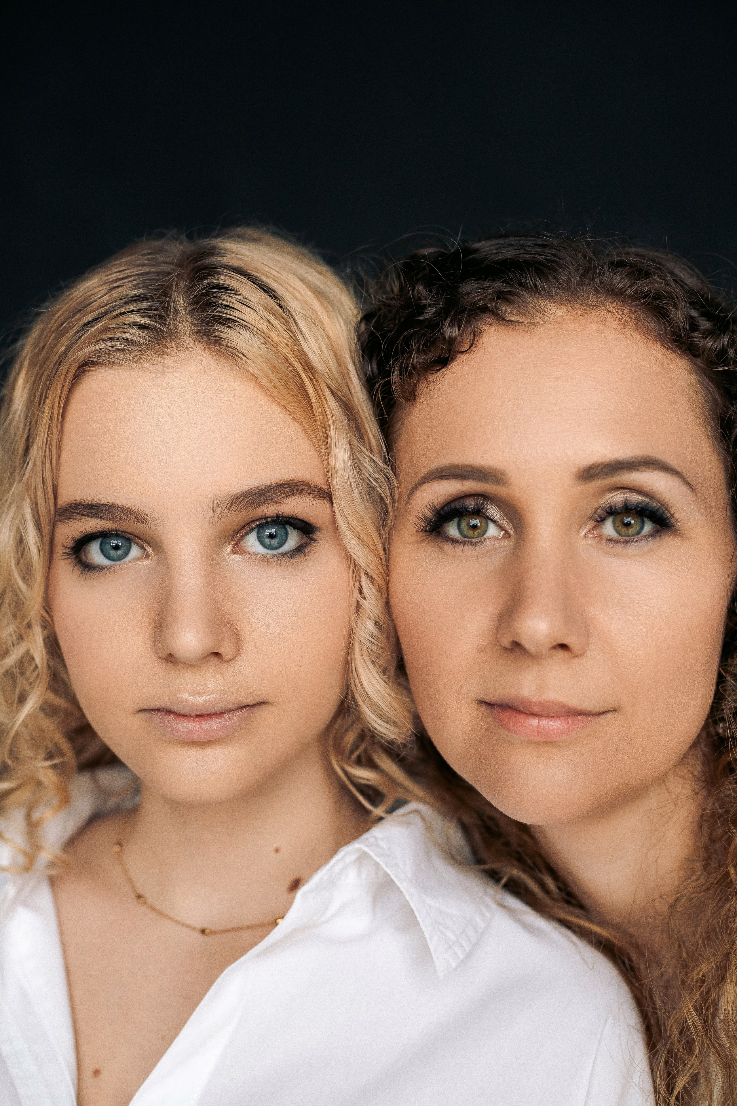 Семейная фотосессия взрослой дочки и мамы в студии. Фотограф в Санкт-Петербурге, Анна Скворцова