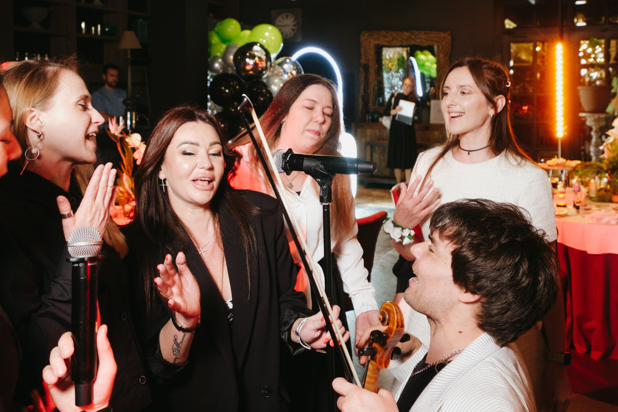 Корпоратив в Сириусу (Адлер) 10 лет компании. Свадебный фотограф Денис Ожигин в Краснодаре и крае. Эмоциональная и стильная съемка вашего дня