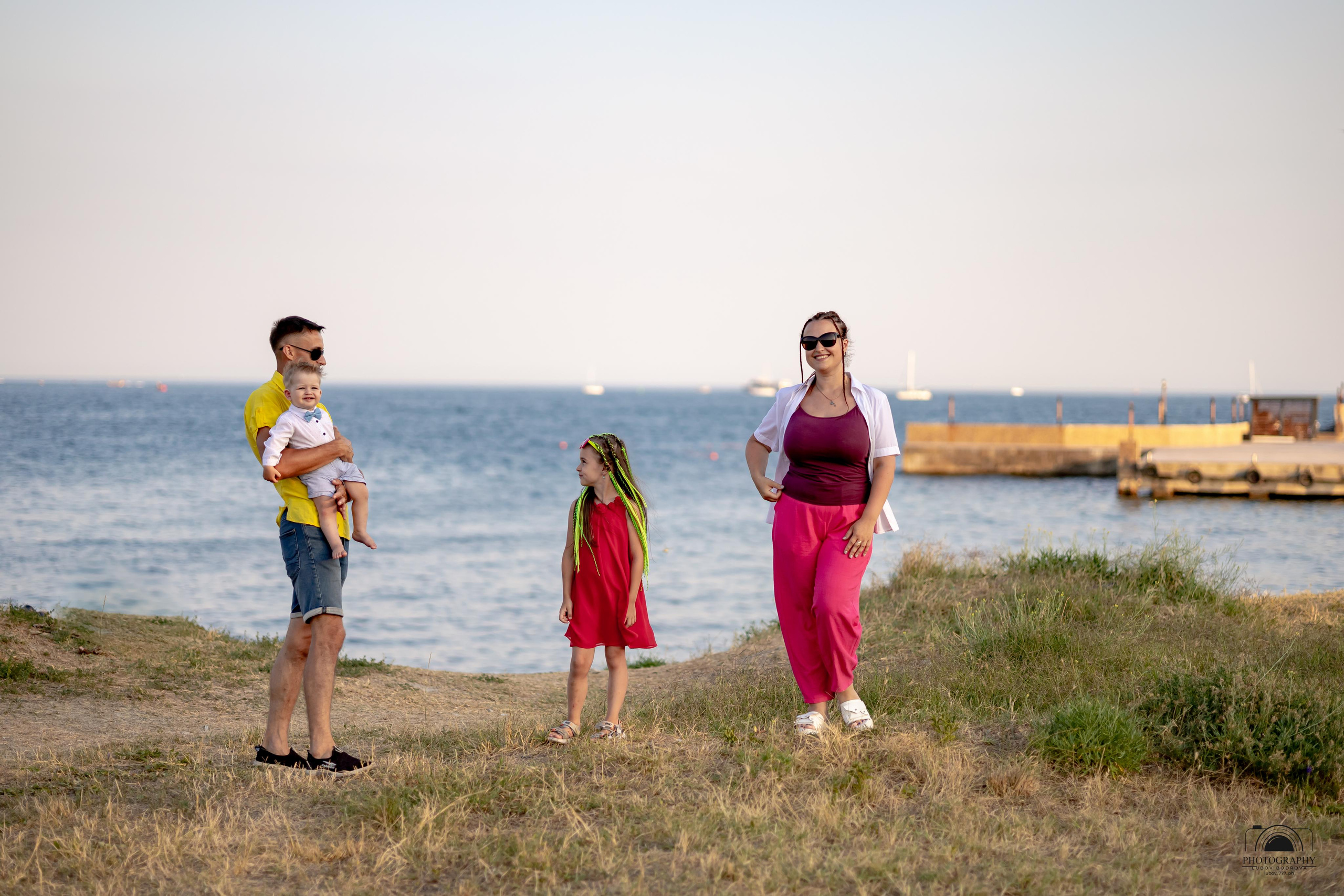 Семейный вечер на берегу моря. Семейный и портретный фотограф в Геленджике Любовь Бодрова