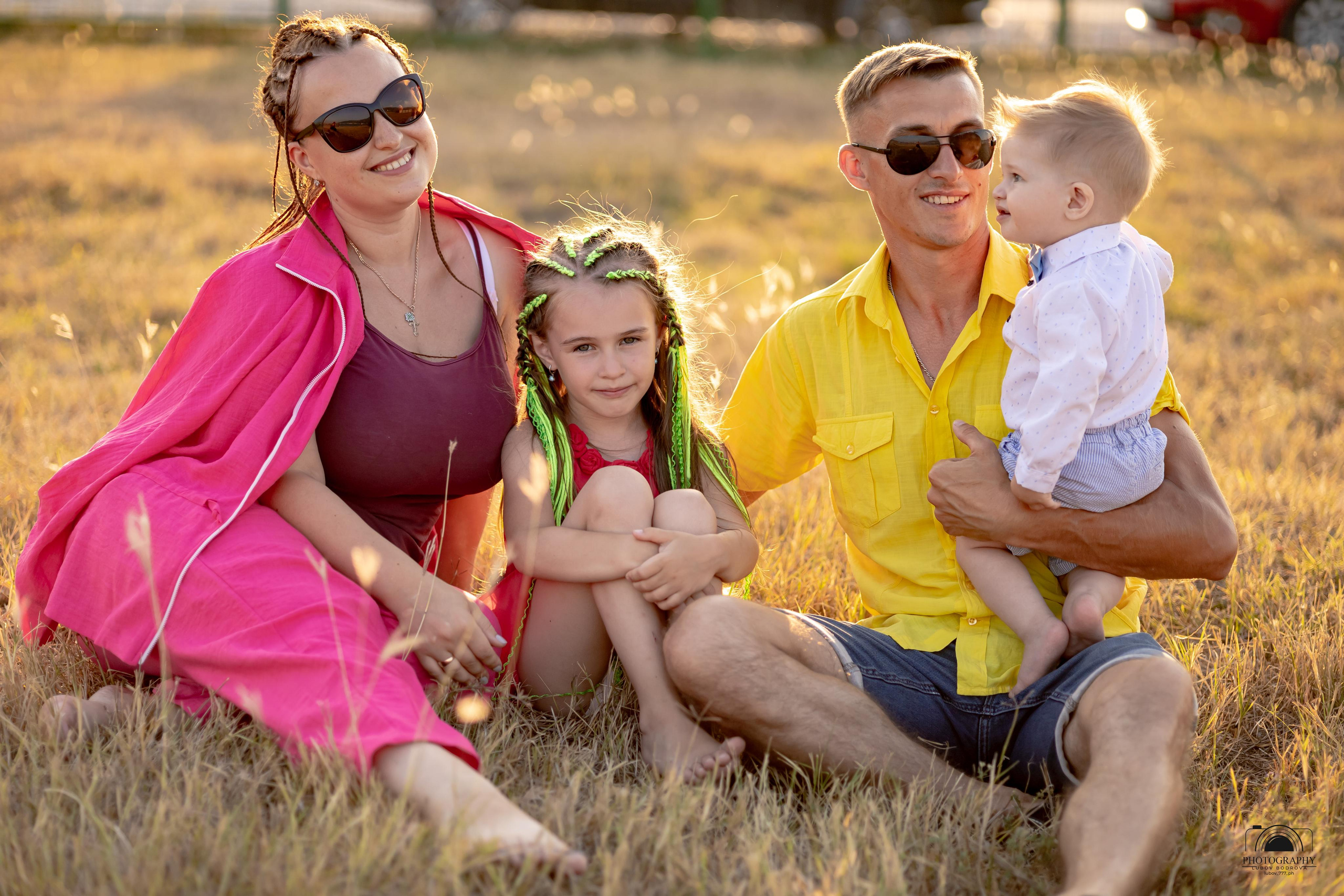 Семейный вечер на берегу моря. Семейный и портретный фотограф в Геленджике Любовь Бодрова