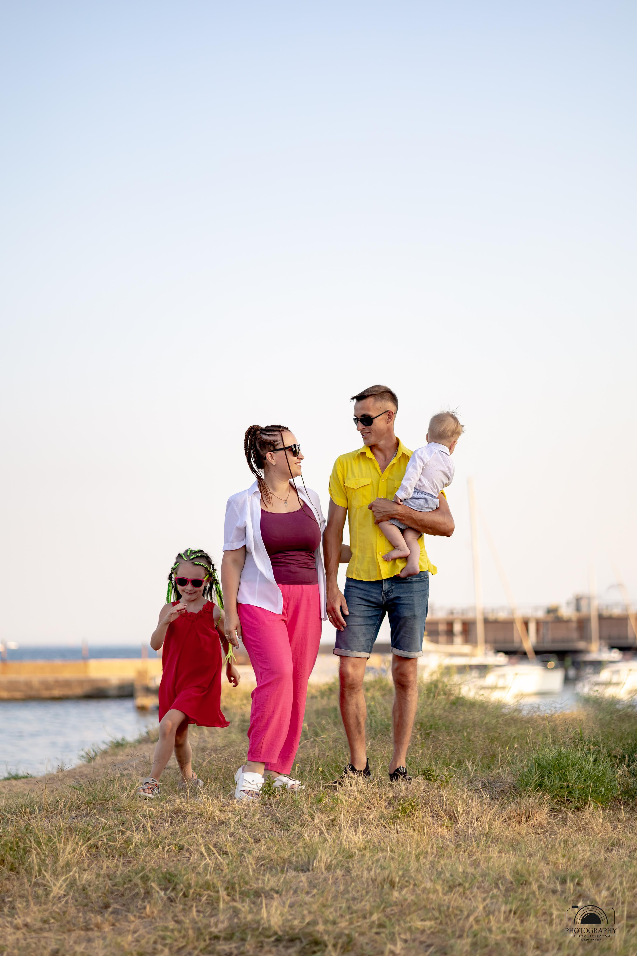 Семейный вечер на берегу моря. Семейный и портретный фотограф в Геленджике Любовь Бодрова