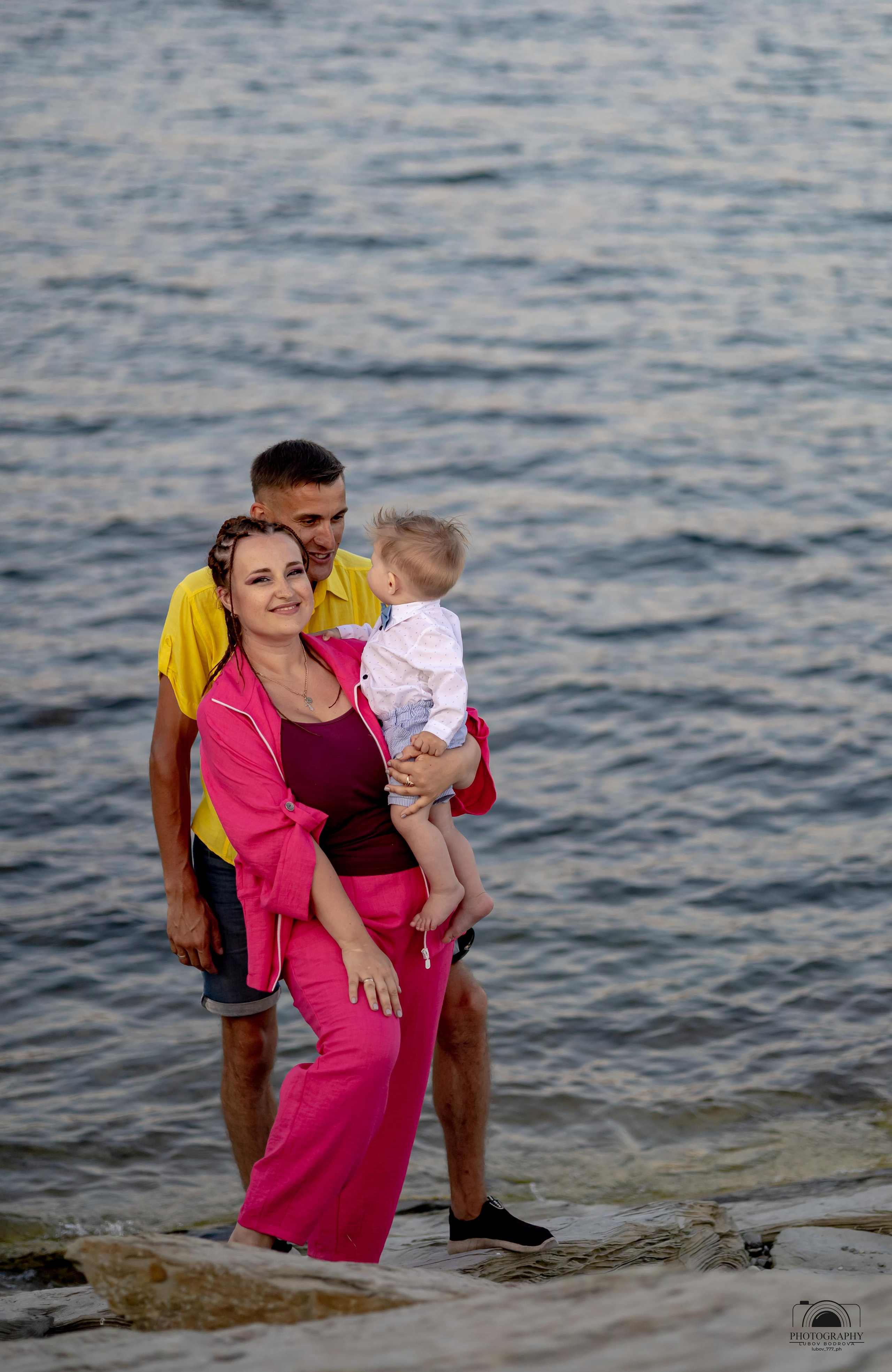 Семейный вечер на берегу моря. Семейный и портретный фотограф в Геленджике Любовь Бодрова
