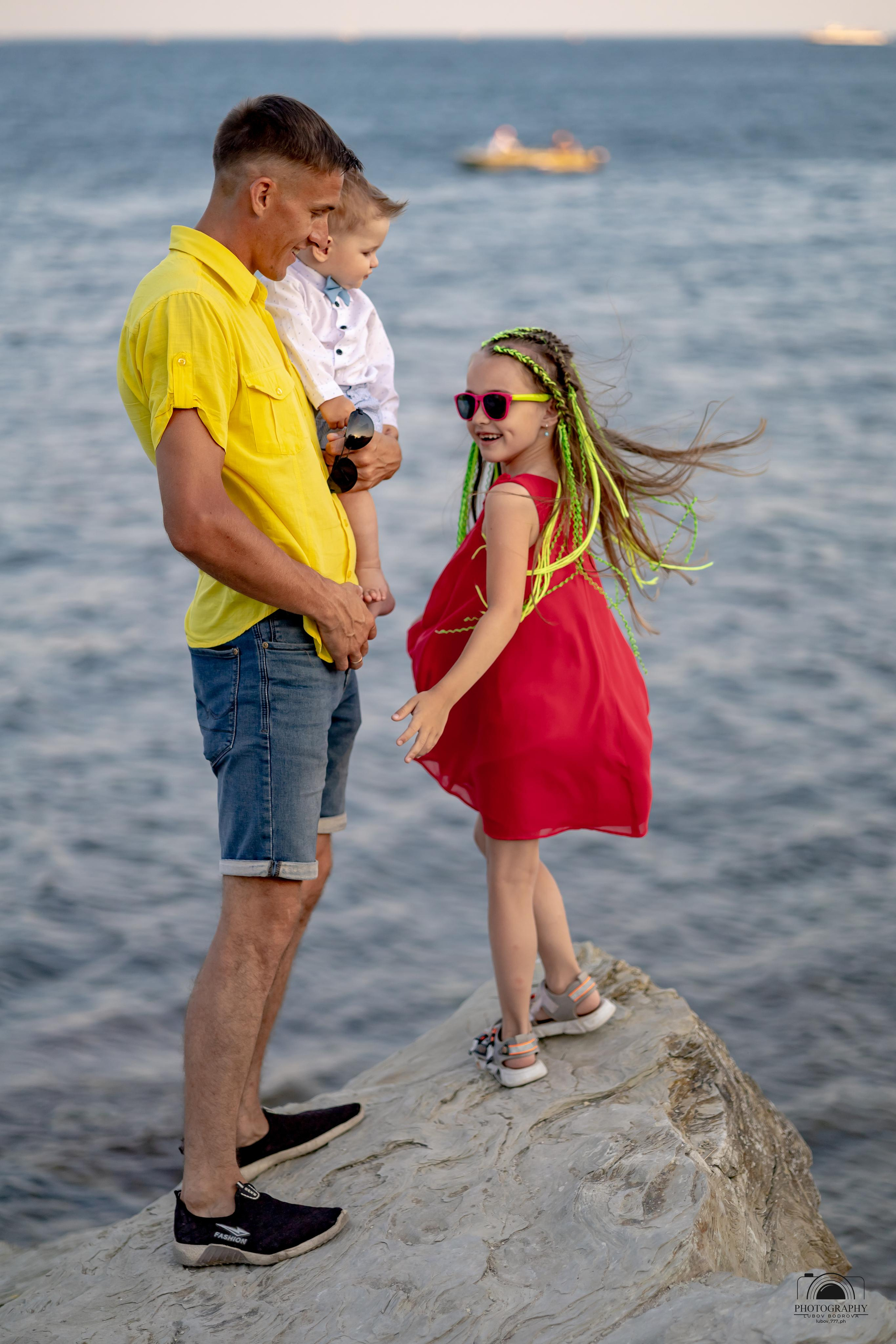 Семейный вечер на берегу моря. Семейный и портретный фотограф в Геленджике Любовь Бодрова