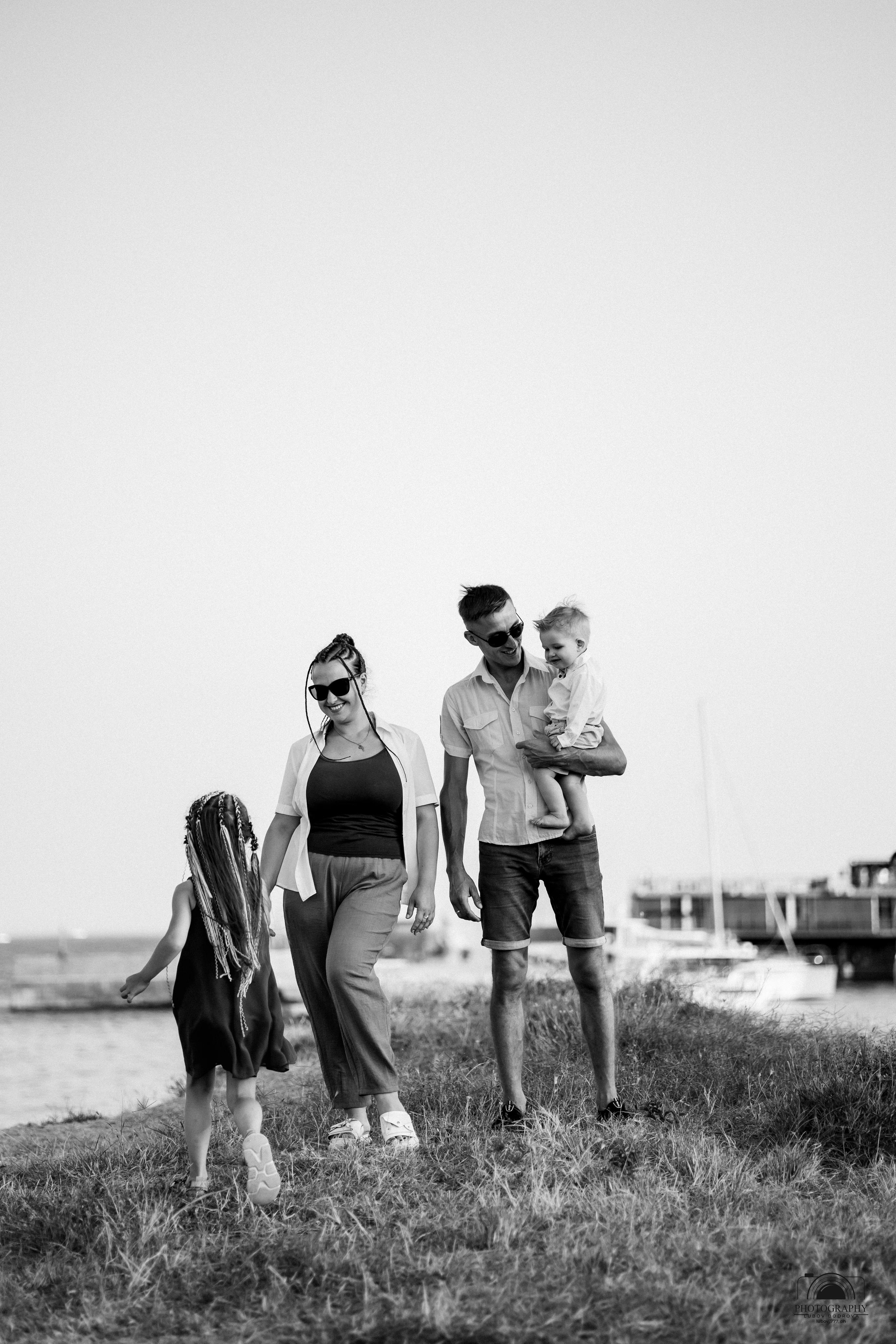 Семейный вечер на берегу моря. Семейный и портретный фотограф в Геленджике Любовь Бодрова