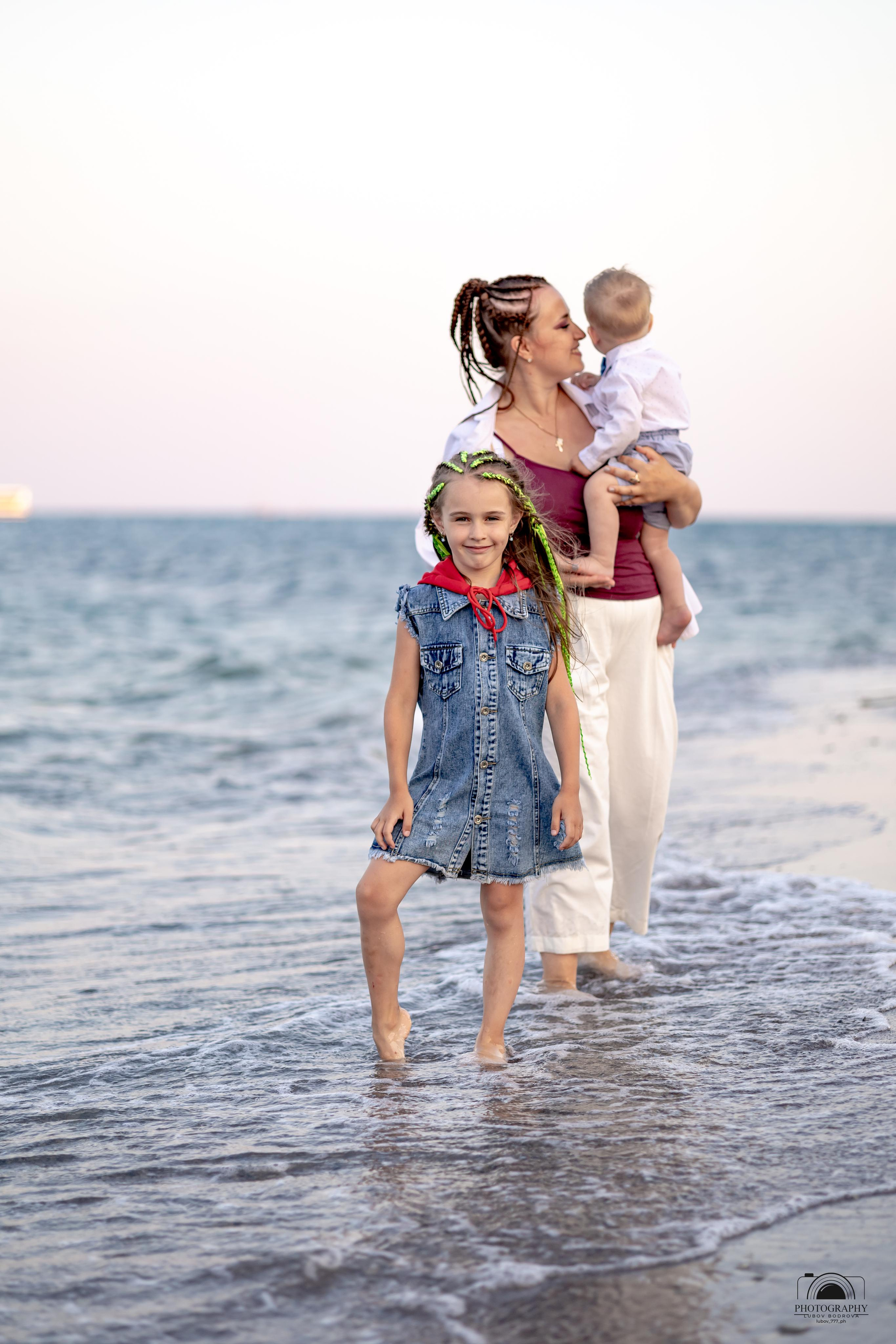 Семейный вечер на берегу моря. Семейный и портретный фотограф в Геленджике Любовь Бодрова