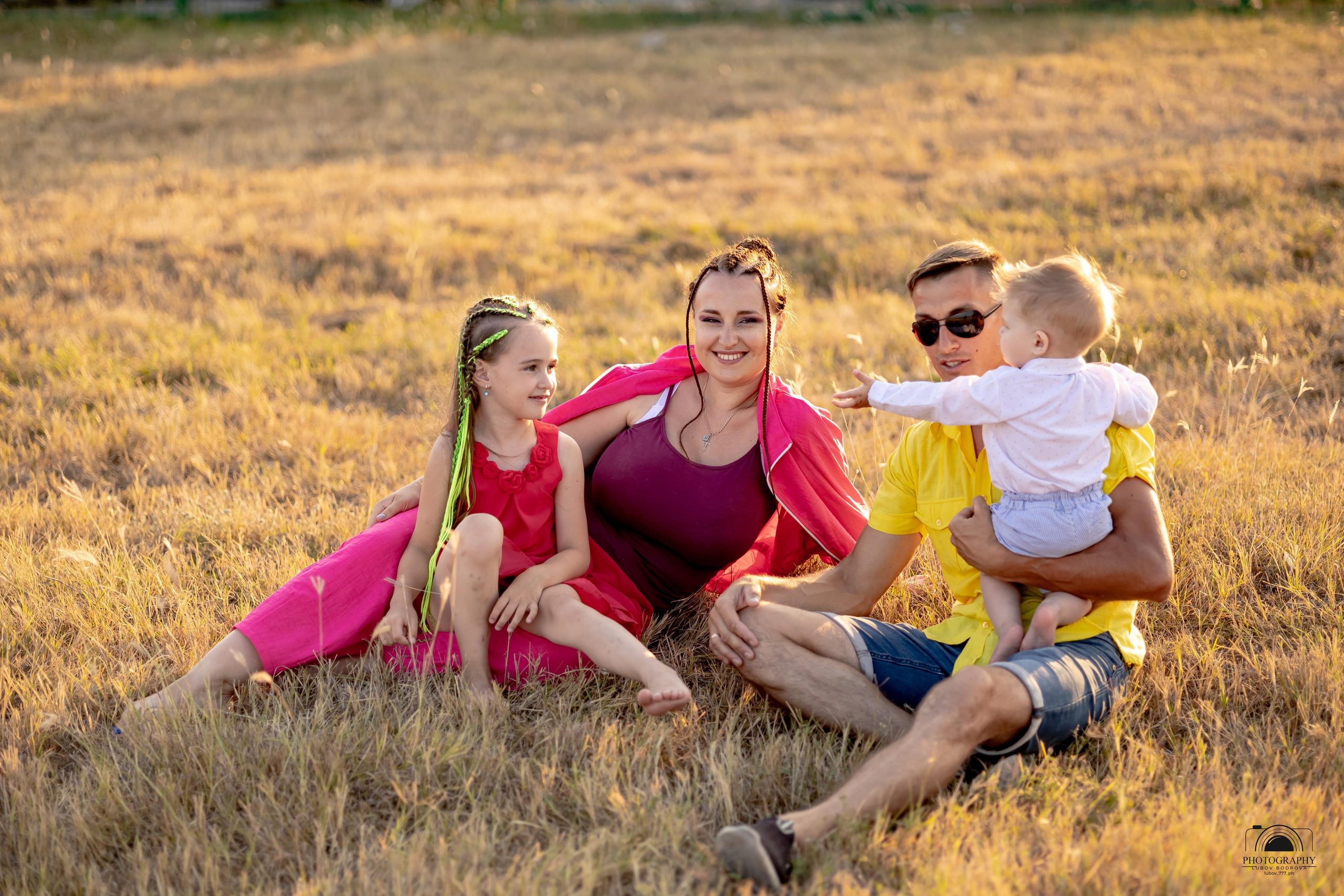 Семейный вечер на берегу моря. Семейный и портретный фотограф в Геленджике Любовь Бодрова
