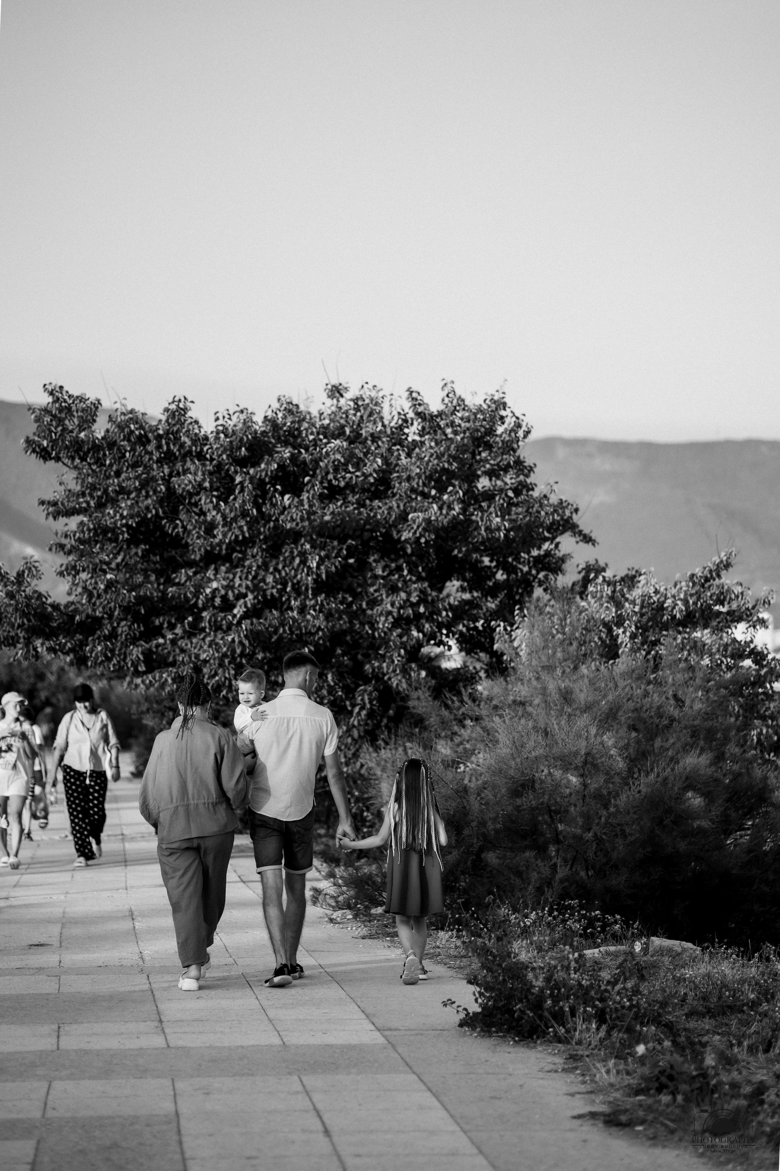 Семейный вечер на берегу моря. Семейный и портретный фотограф в Геленджике Любовь Бодрова