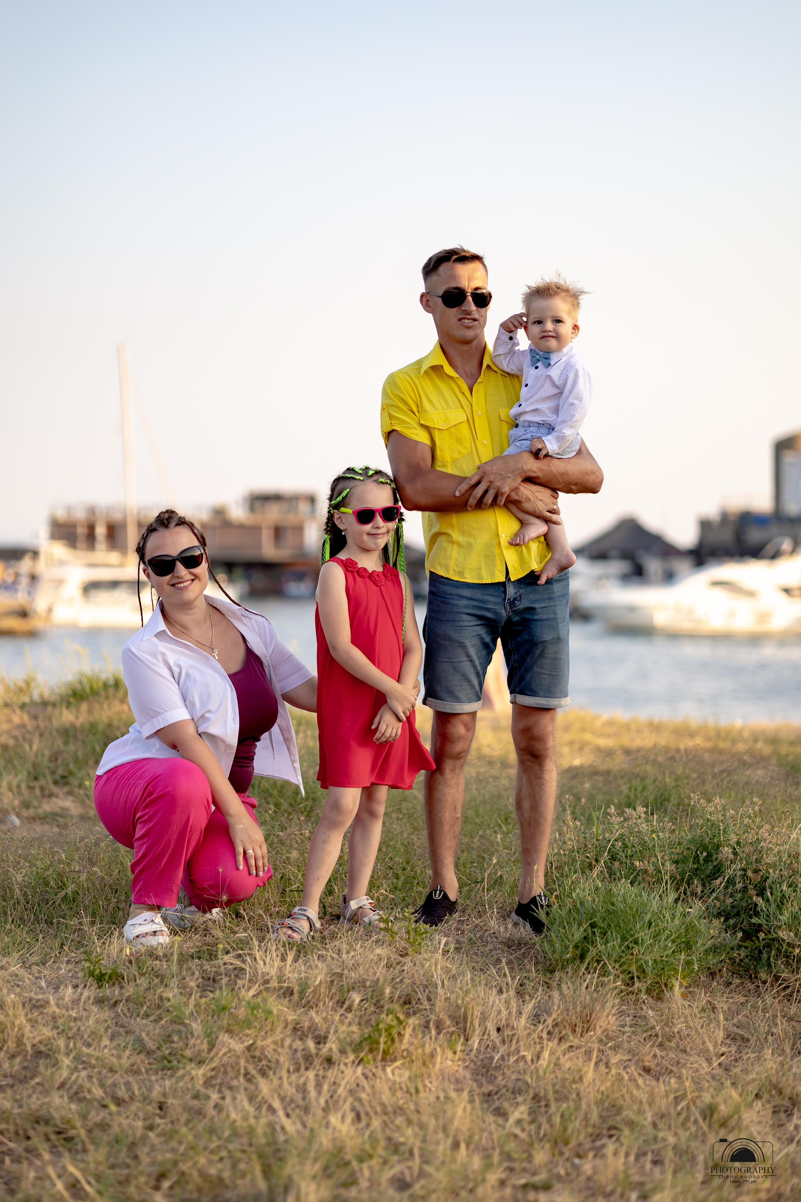Семейный вечер на берегу моря. Семейный и портретный фотограф в Геленджике Любовь Бодрова