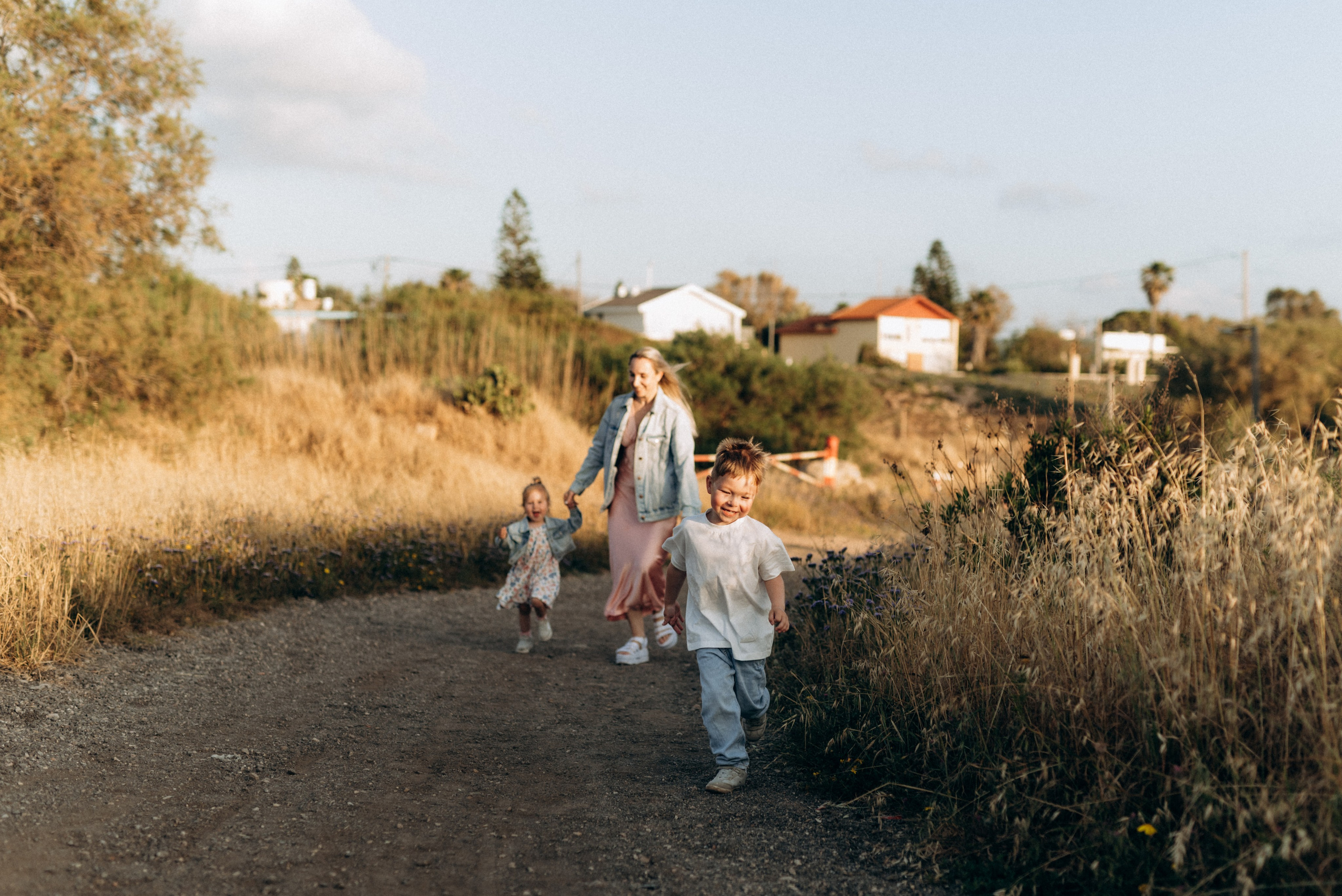 Family: Iryne, Misha & Mira. Family photographer in Israel | Alesya Superfin