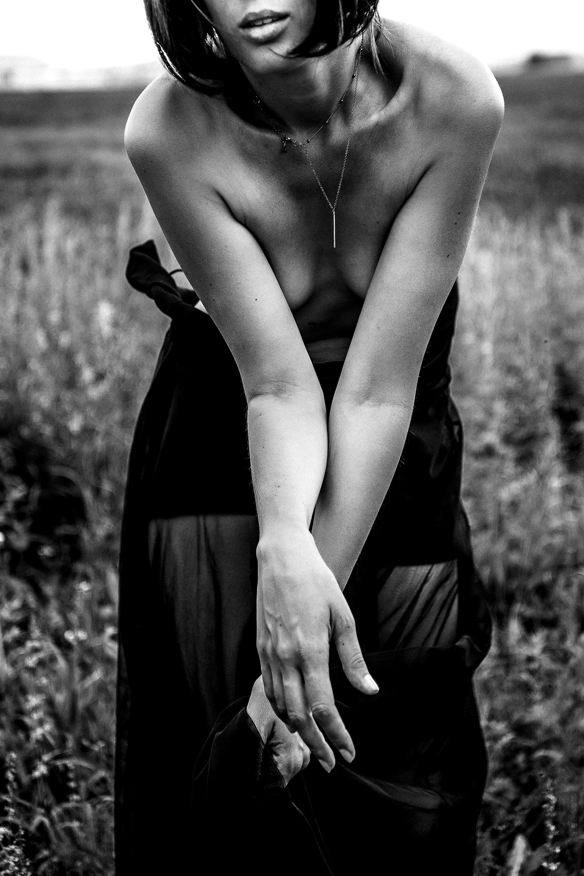 съёмка девушки в поле