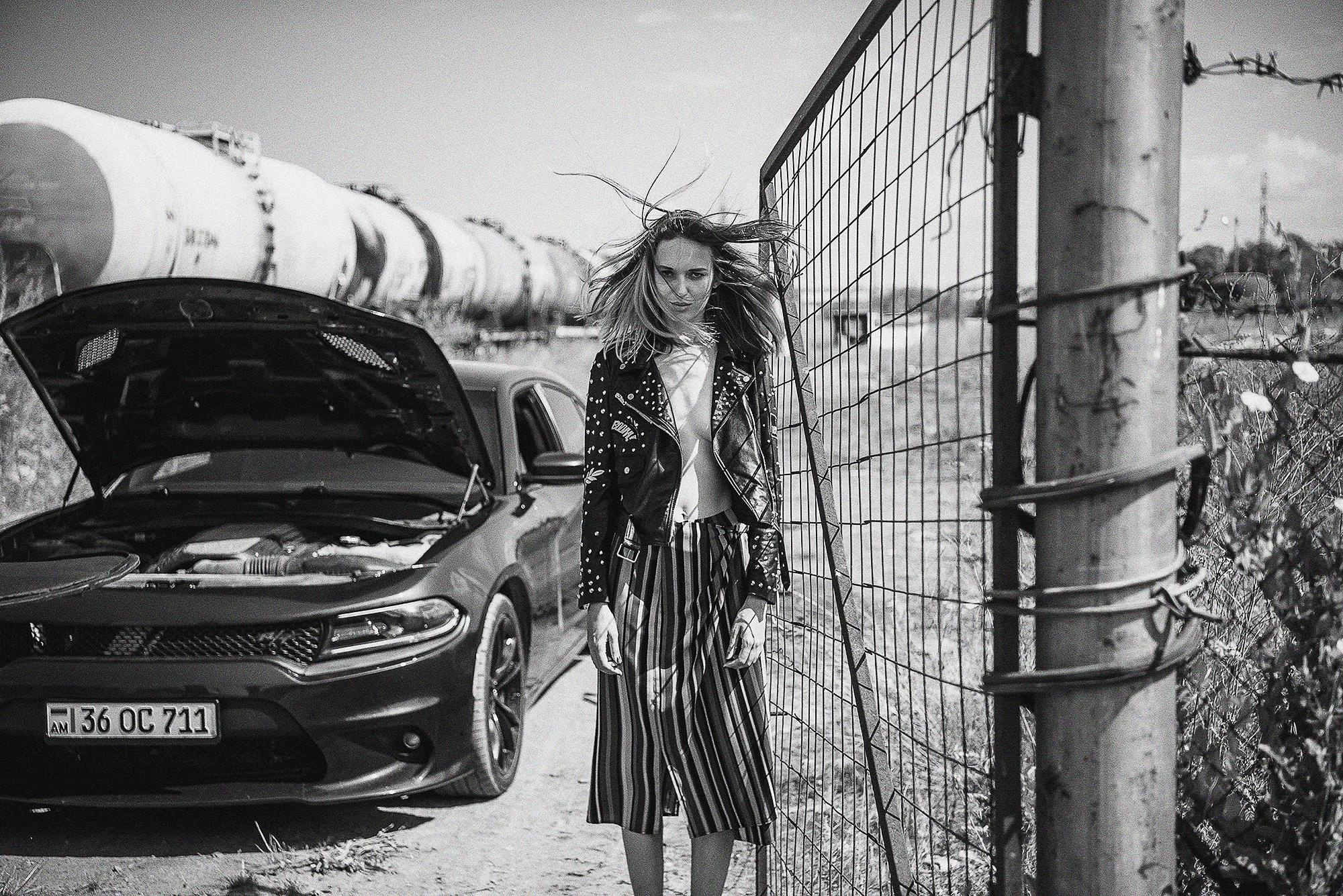 креативная съёмка девушки и авто