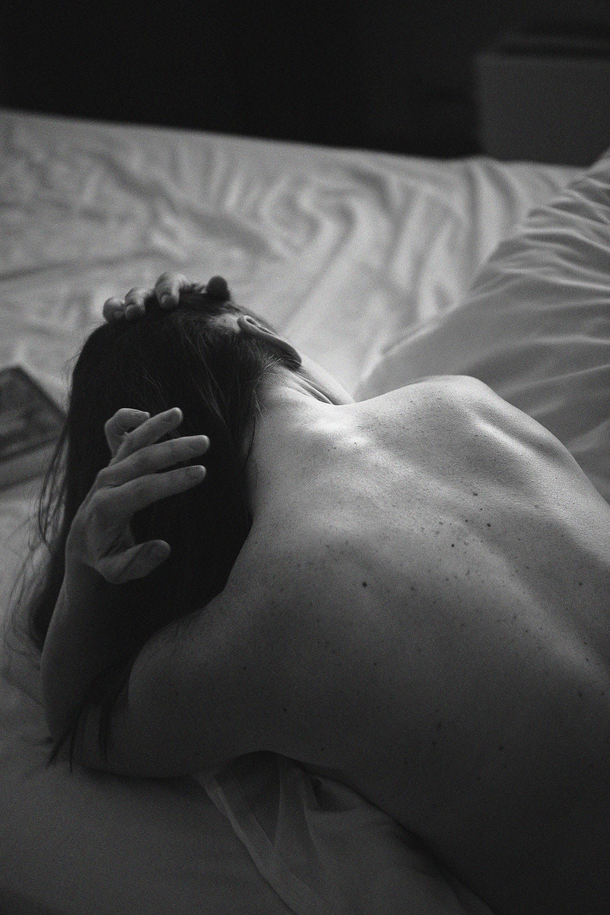 женская спина. красивые линии женского тела